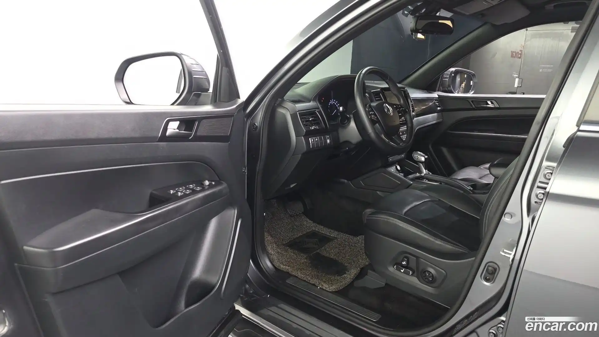 Rexton KG Mobility 2019.10-INNER-010