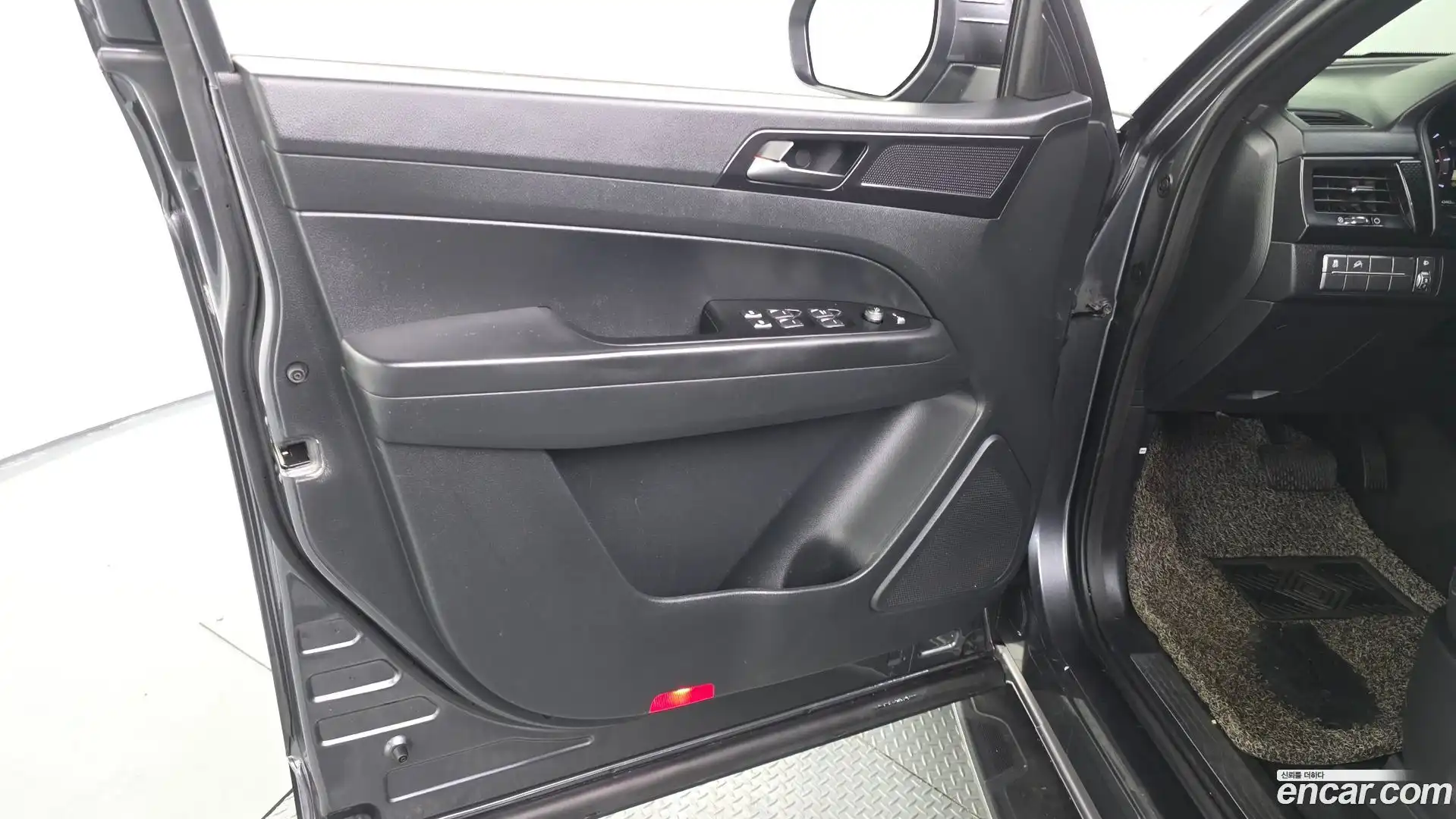 Rexton KG Mobility 2019.10-INNER-034