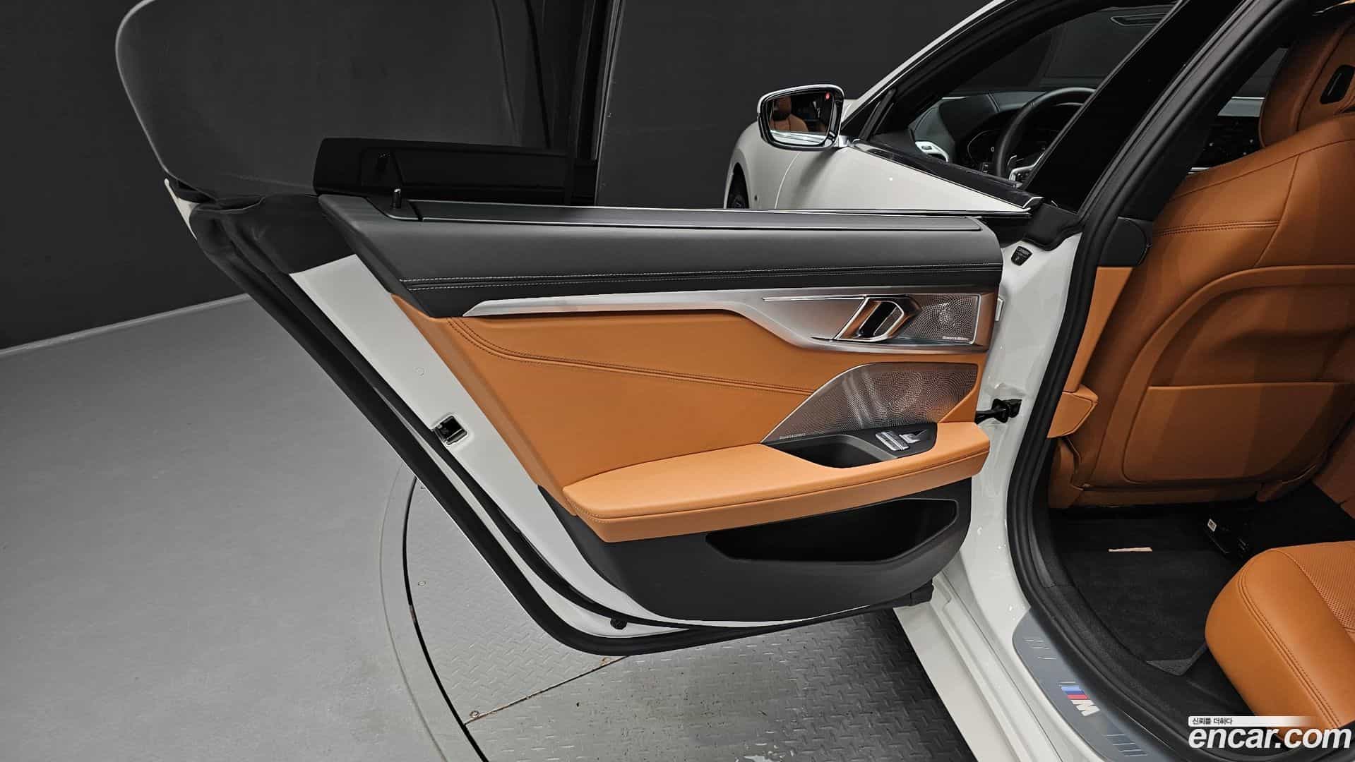 8-Series BMW 2020.3-INNER-035