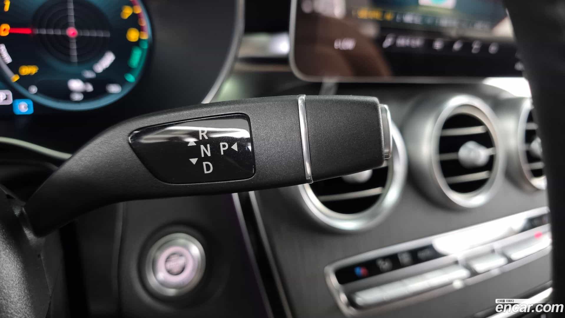 GLC-Class Mercedes-Benz 2020.11-INNER-009
