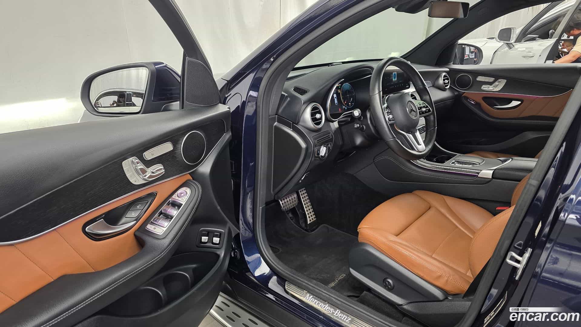 GLC-Class Mercedes-Benz 2020.11-INNER-010