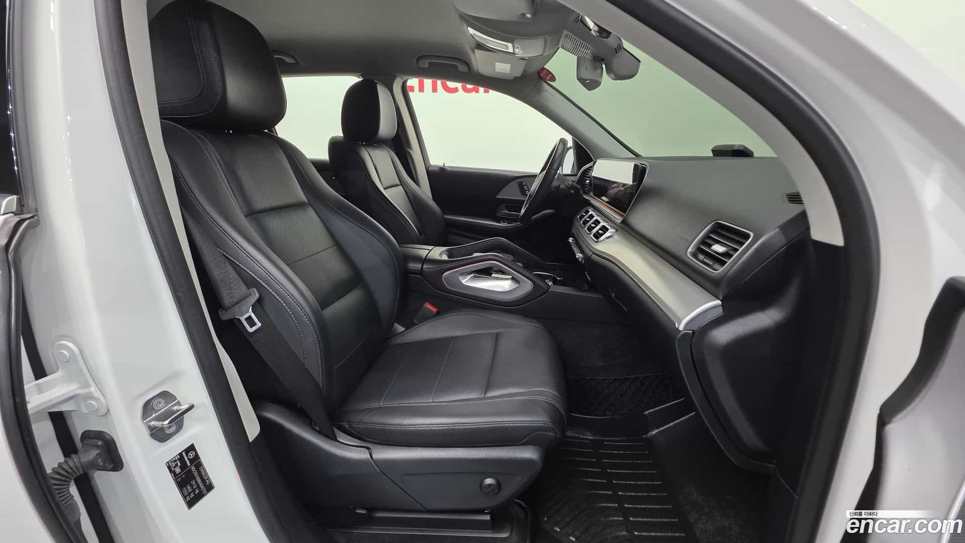 GLE-Class Mercedes-Benz 2019.9-INNER-010