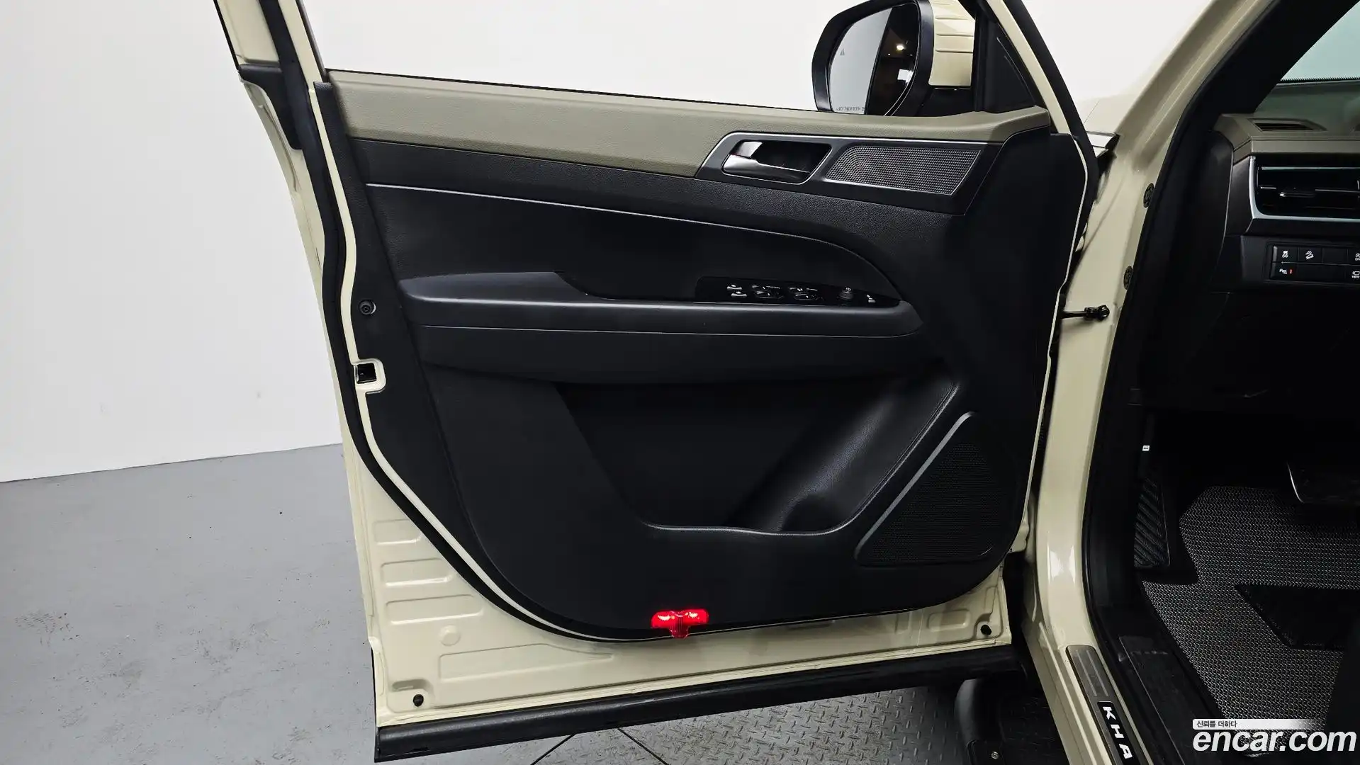 Rexton KG Mobility 2023.9-INNER-034