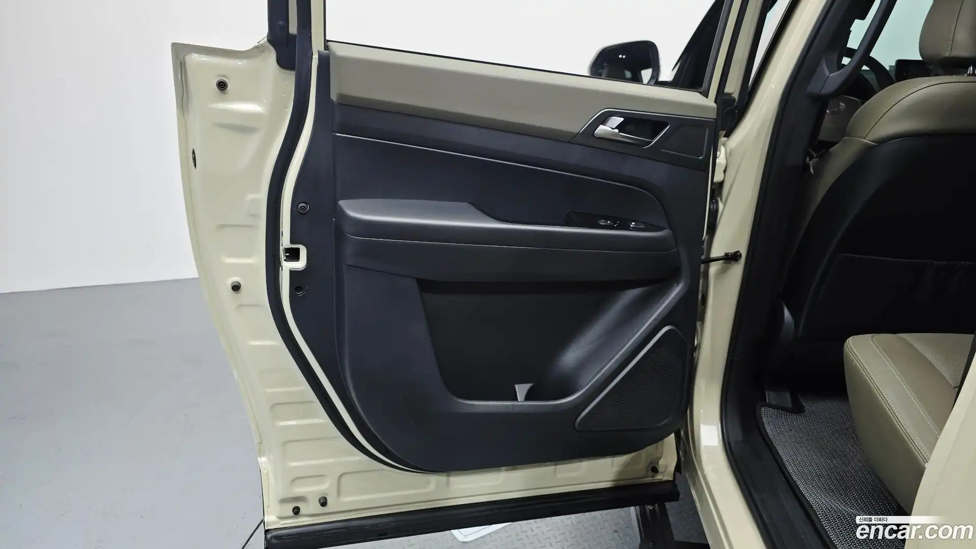 Rexton KG Mobility 2023.9-INNER-035
