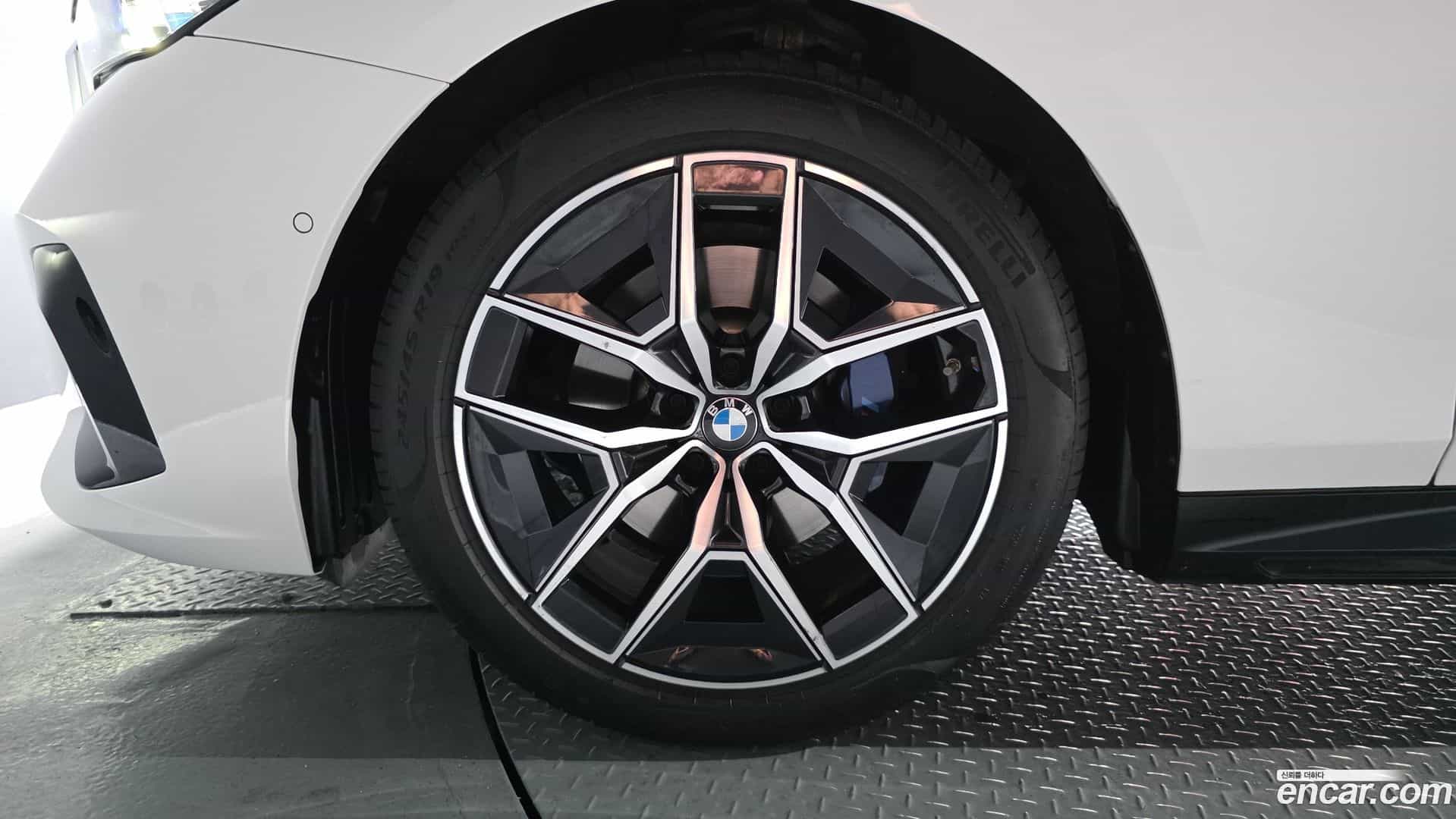 5-Series BMW 2025.6-OUTER-005