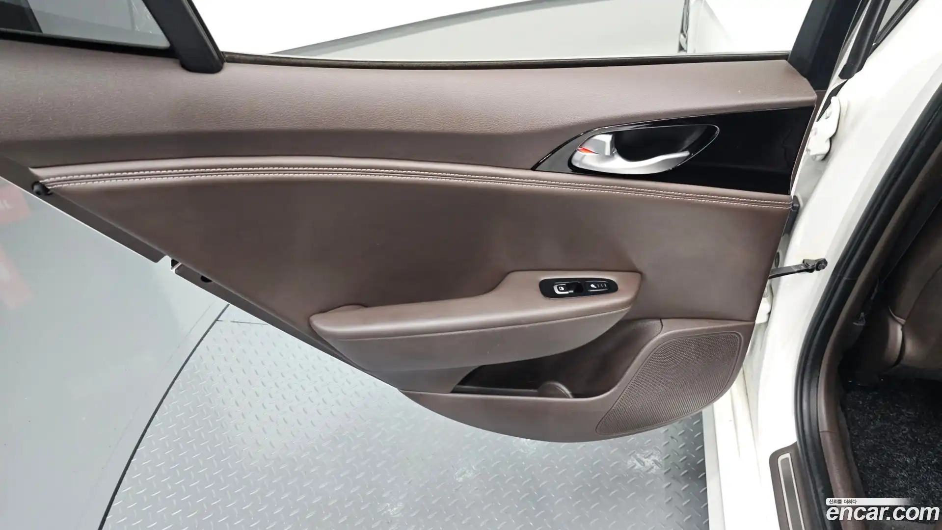 Stinger Kia 2017.5-INNER-035