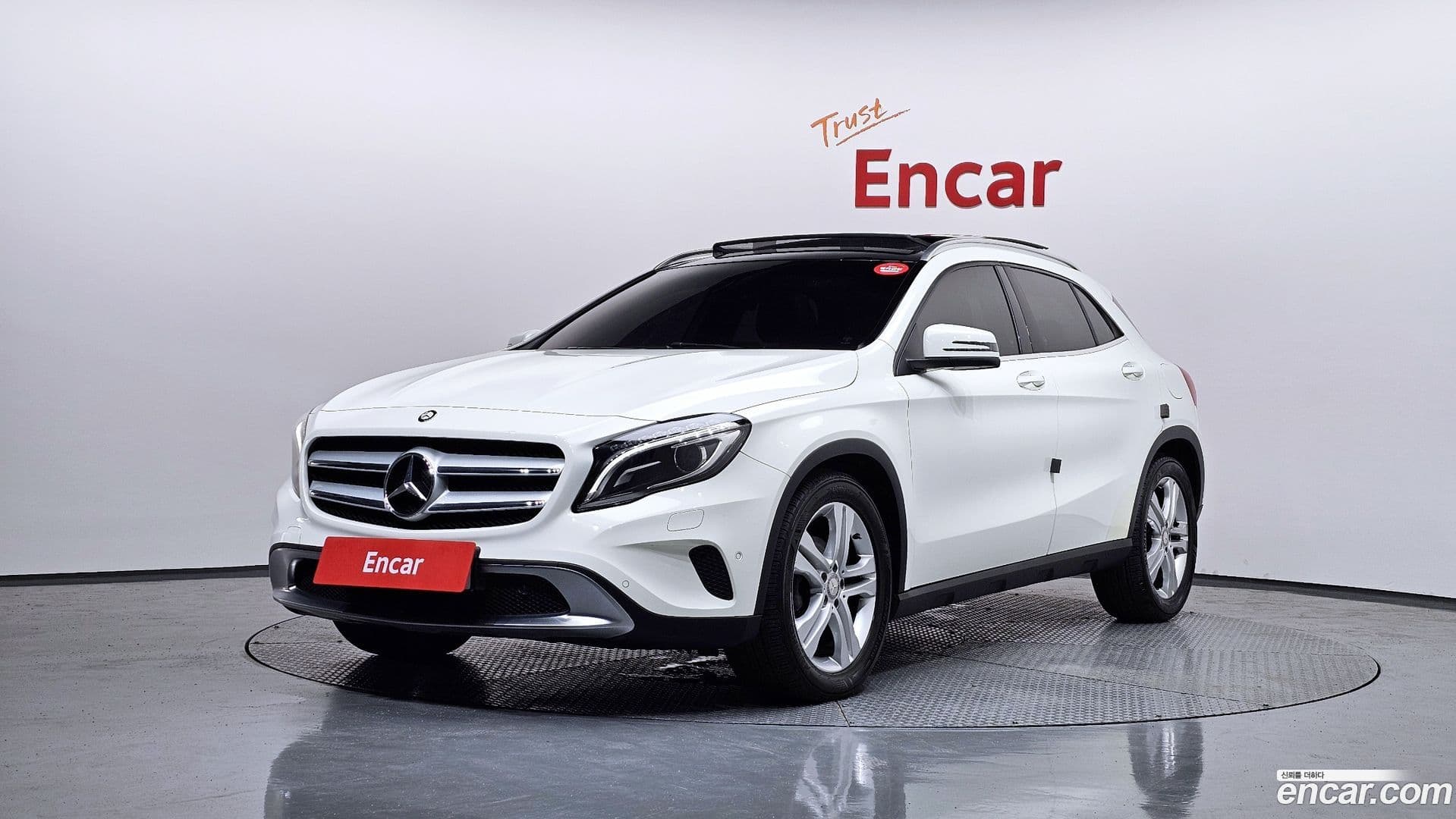 Main__Slider__Photo:GLA-Class Mercedes-Benz 2015.11-0