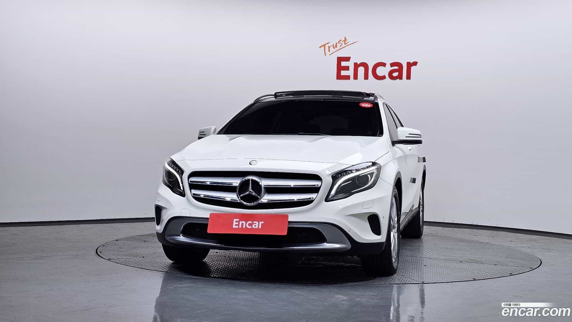 GLA-Class Mercedes-Benz 2015.11-OUTER-003
