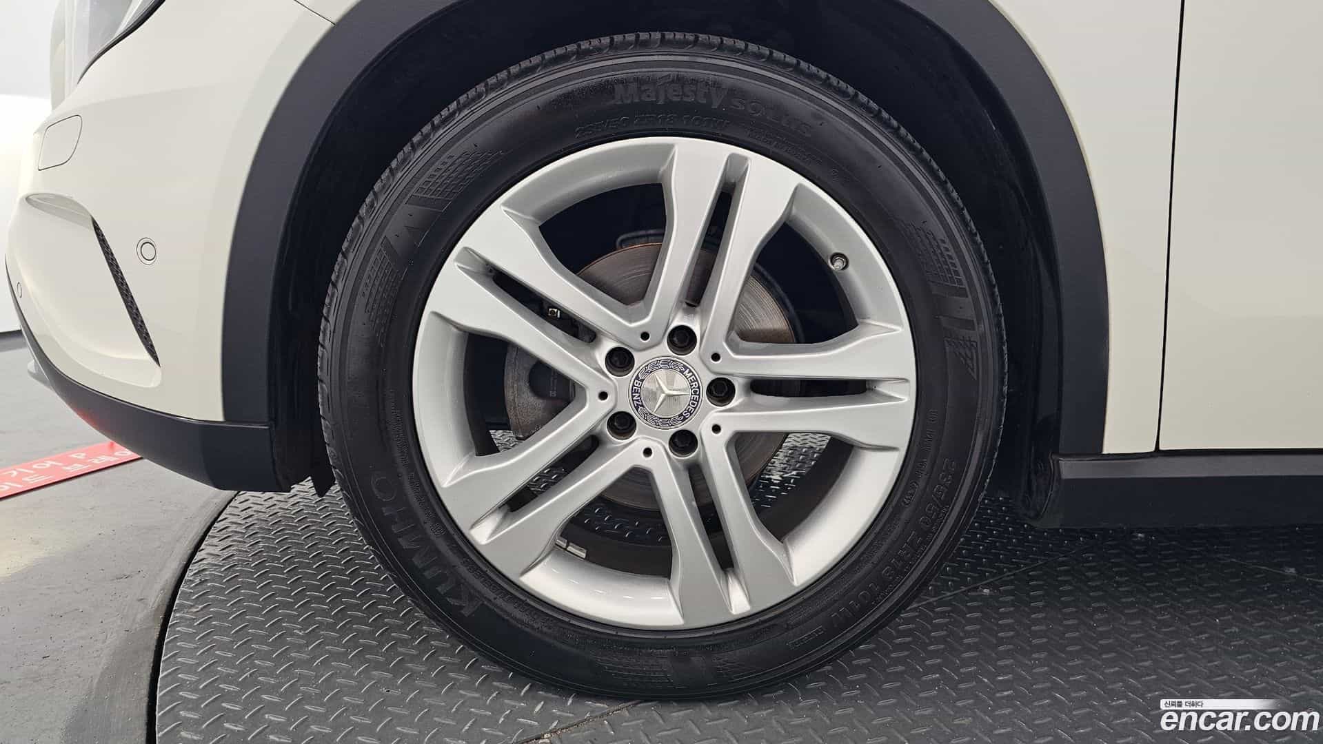 GLA-Class Mercedes-Benz 2015.11-OUTER-005