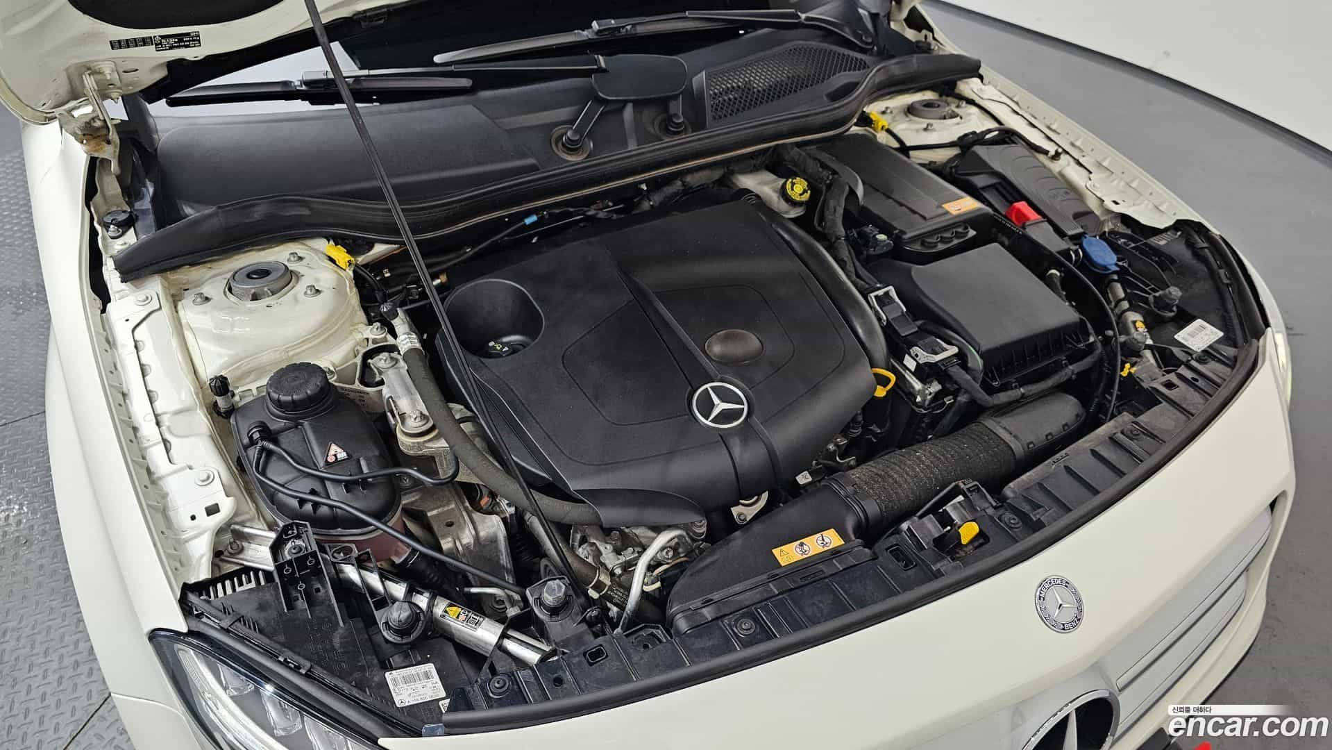 GLA-Class Mercedes-Benz 2015.11-OUTER-006