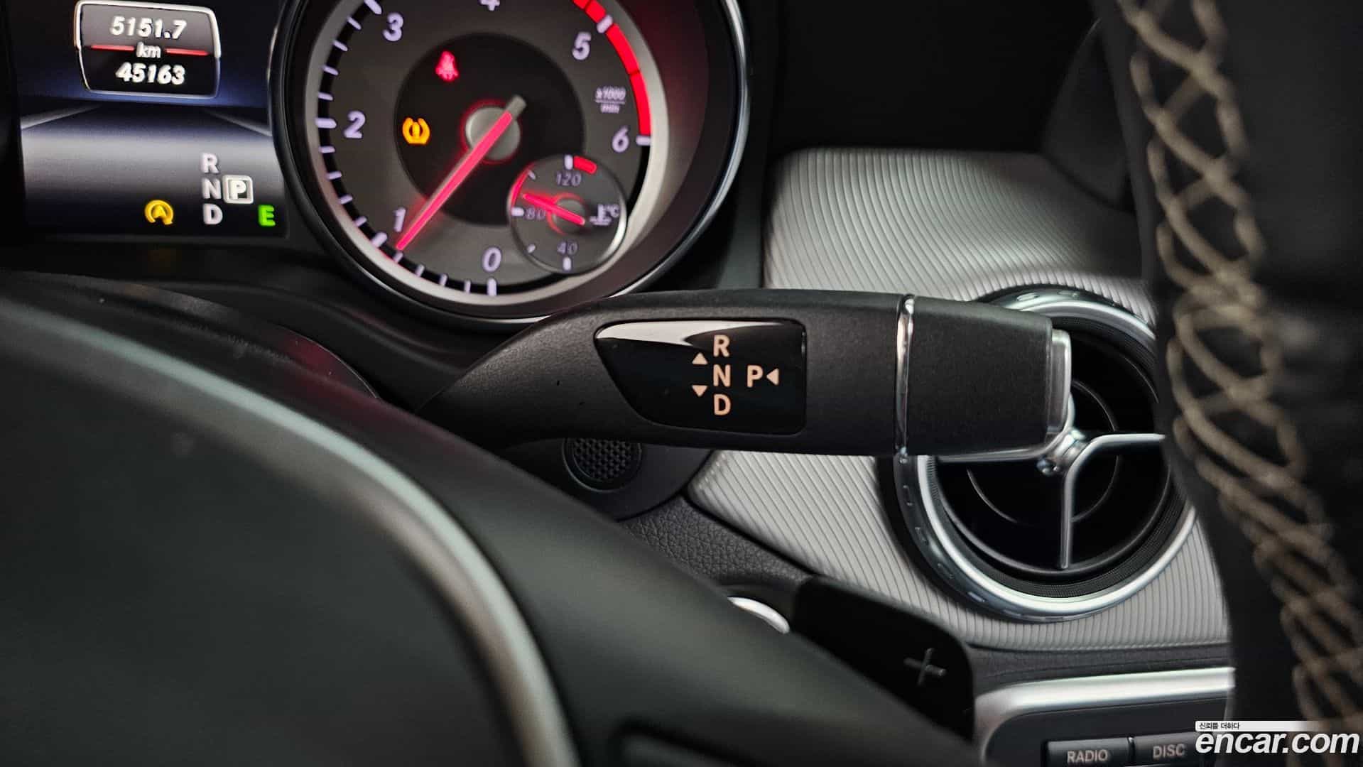 GLA-Class Mercedes-Benz 2015.11-INNER-009