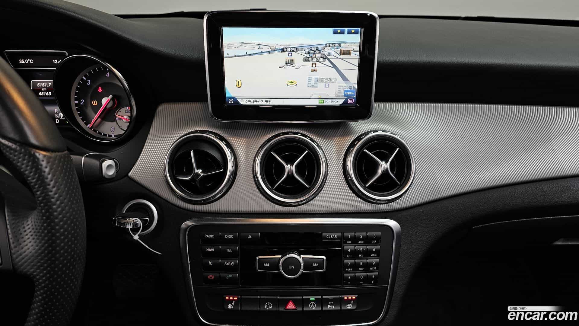 GLA-Class Mercedes-Benz 2015.11-OPTION-017