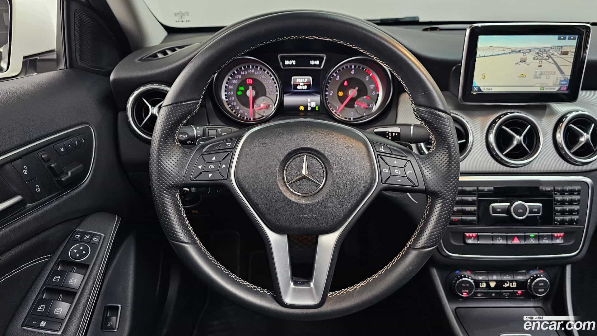 GLA-Class Mercedes-Benz 2015.11-OPTION-018
