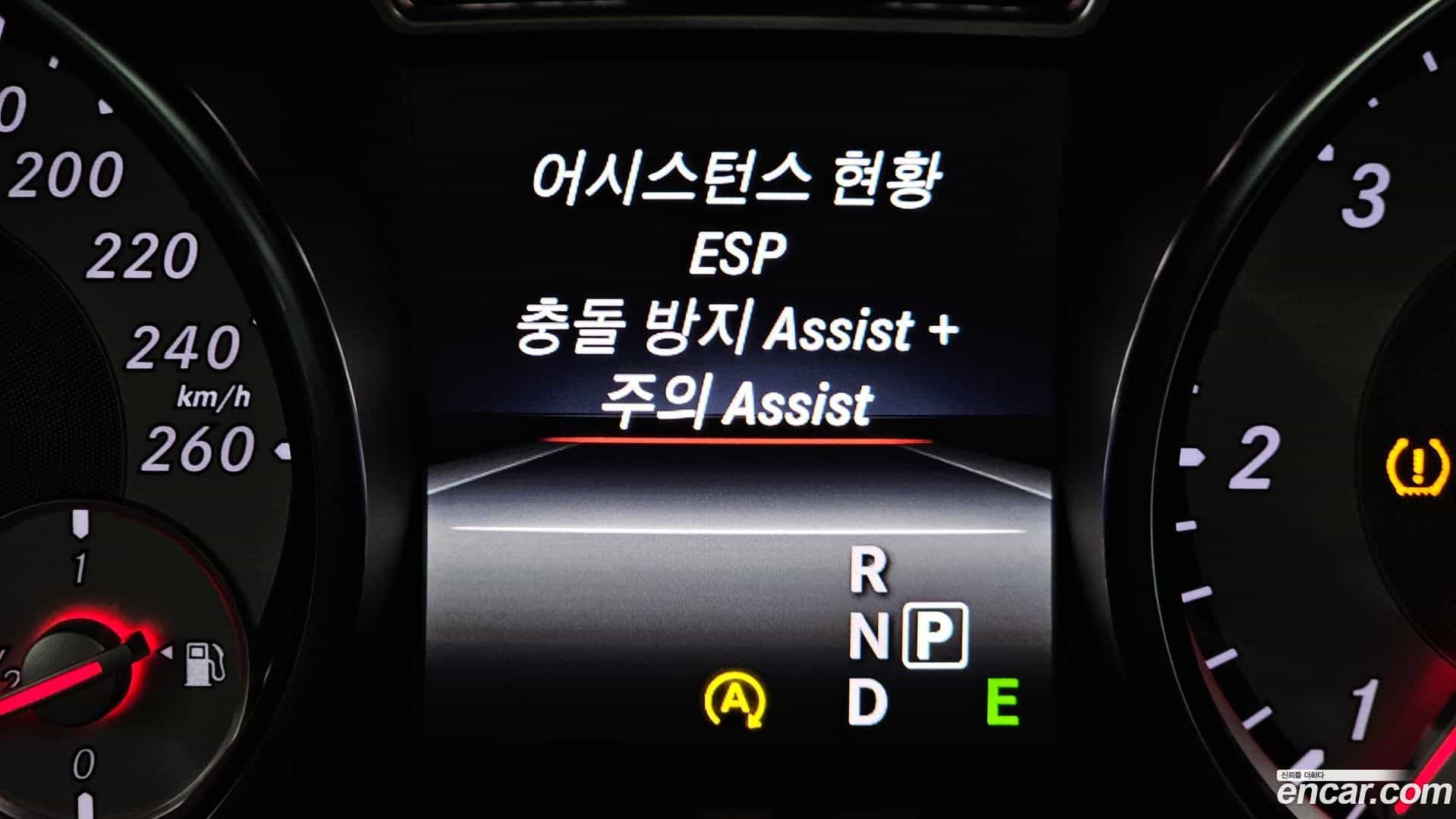 GLA-Class Mercedes-Benz 2015.11-OPTION-023