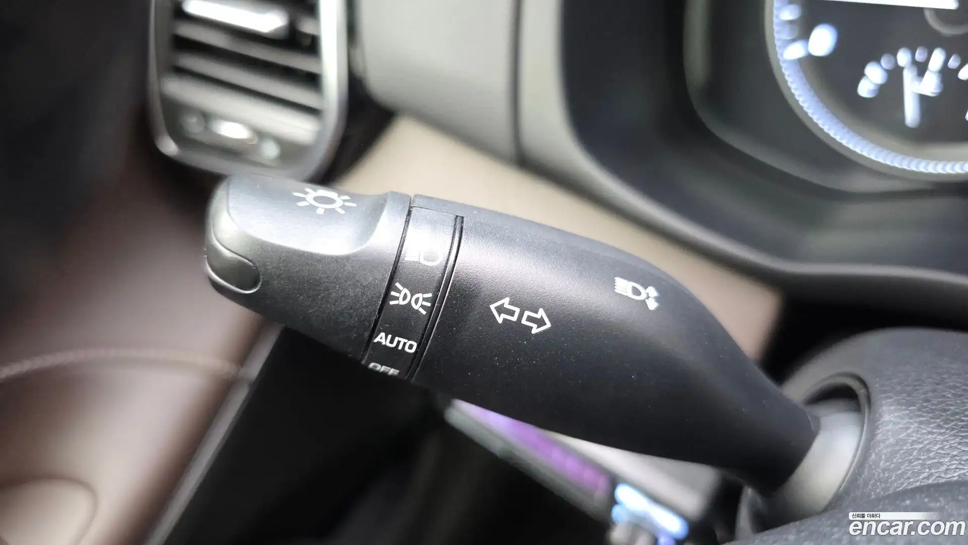 Grandeur Hyundai 2018.3-OPTION-023