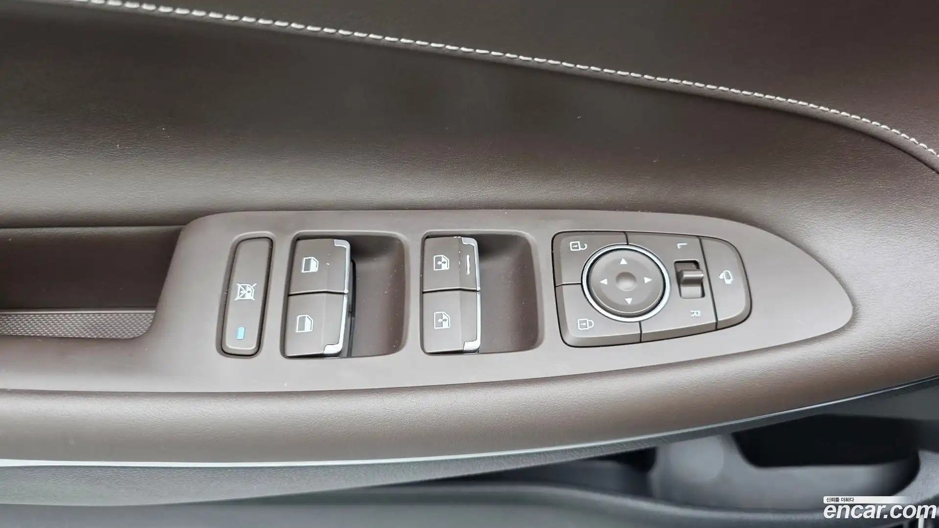 Grandeur Hyundai 2018.3-OPTION-040
