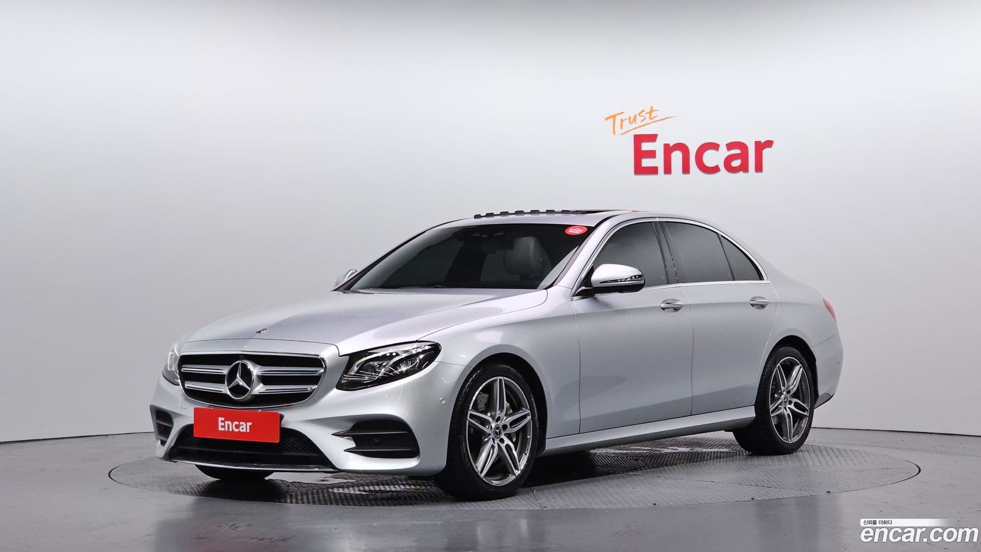 Main__Slider__Photo:E-Class Mercedes-Benz 2019.2-0
