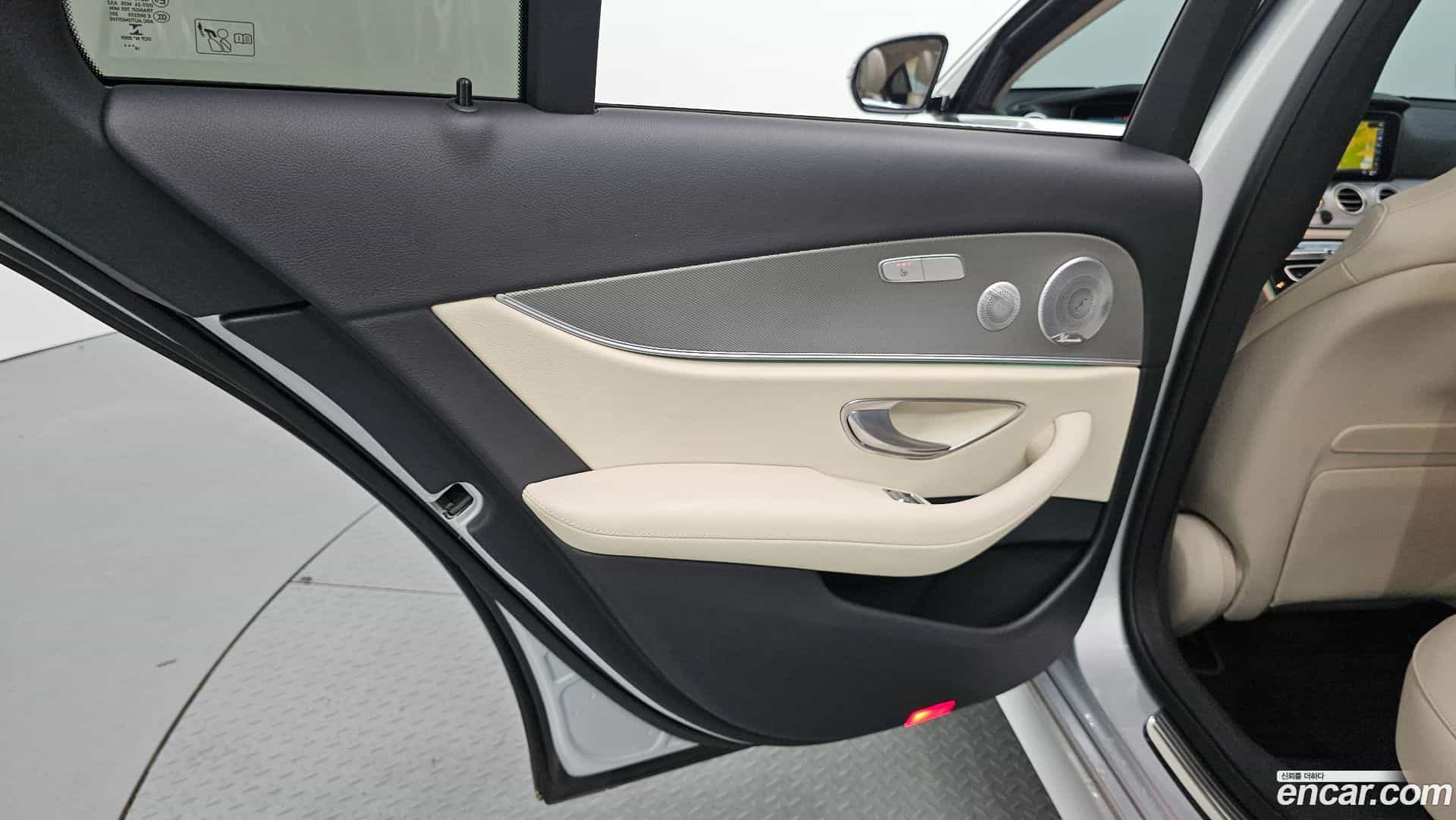 E-Class Mercedes-Benz 2019.2-INNER-035