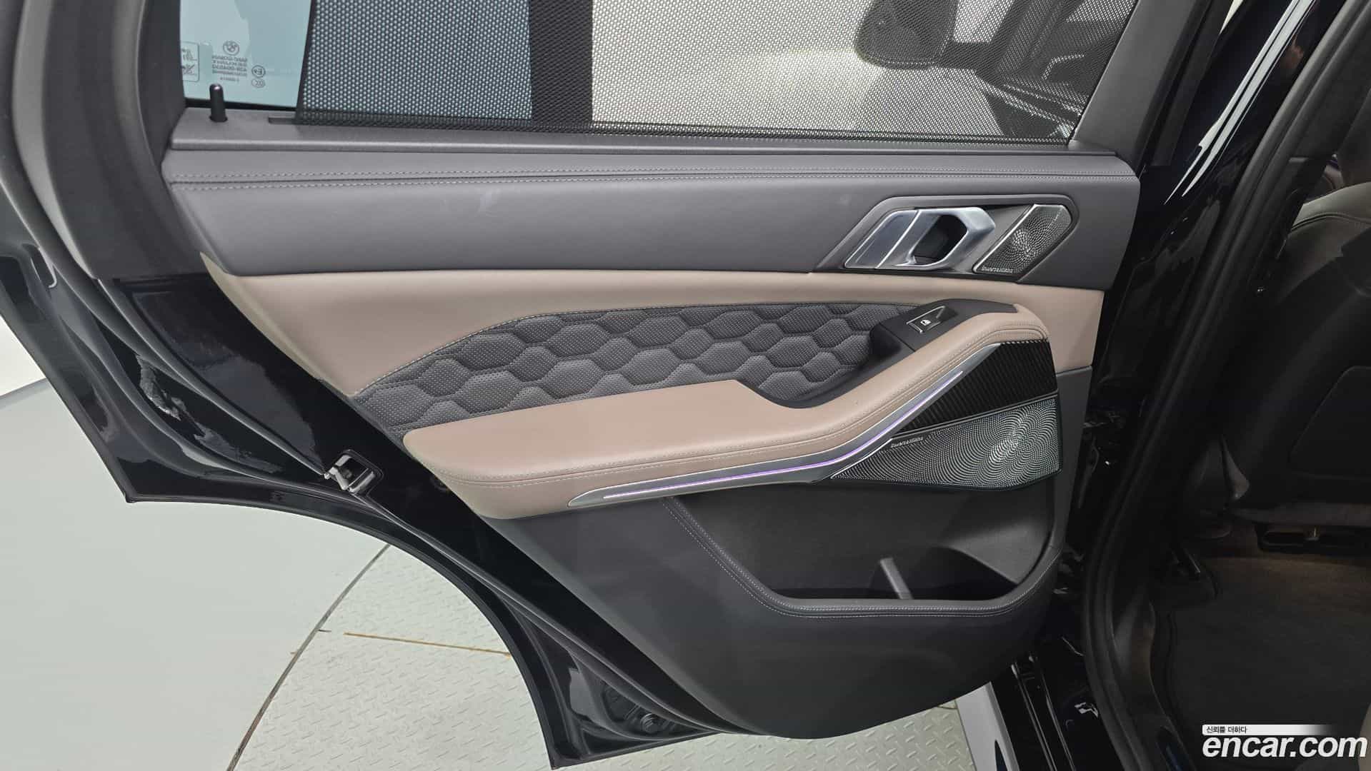 X5M BMW 2022.11-INNER-035