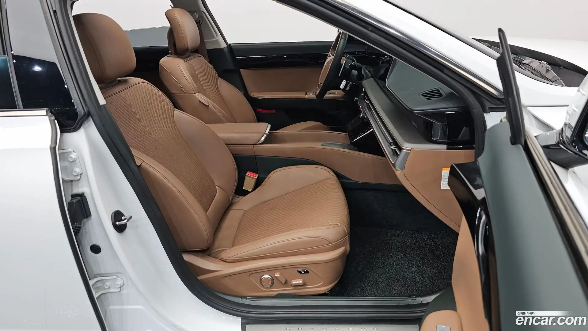 Grandeur Hyundai 2023.11-INNER-036