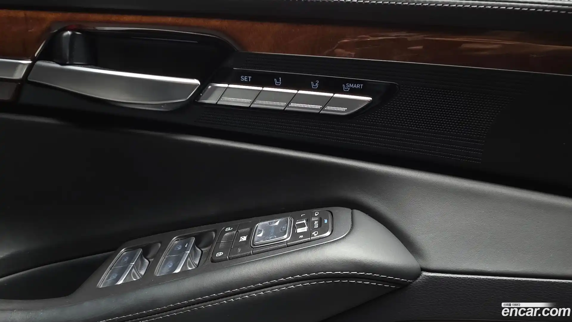 EQ900 Genesis 2016.1-OPTION-047