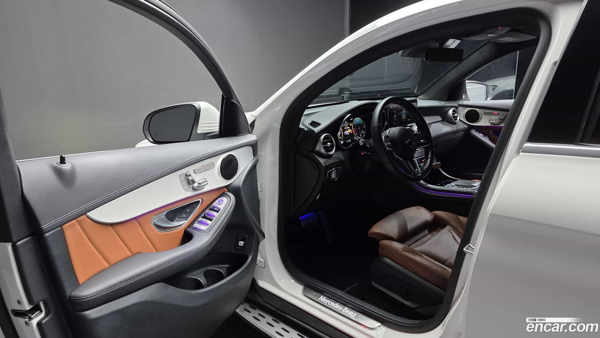 GLC-Class Mercedes-Benz 2022.10-INNER-010