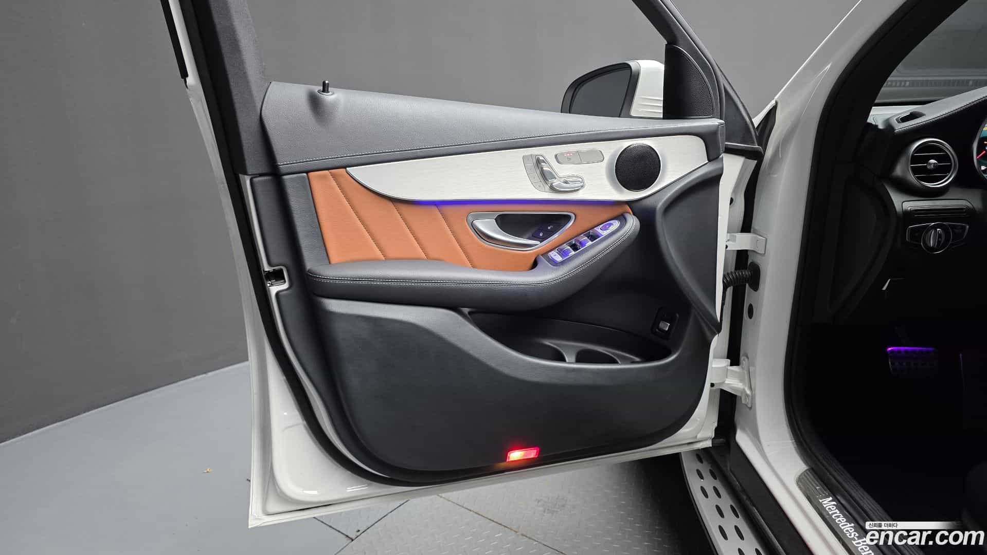 GLC-Class Mercedes-Benz 2022.10-INNER-034