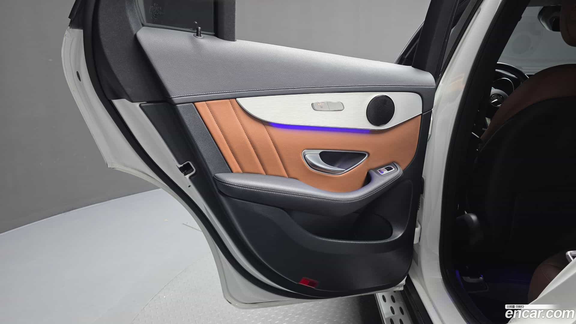 GLC-Class Mercedes-Benz 2022.10-INNER-035