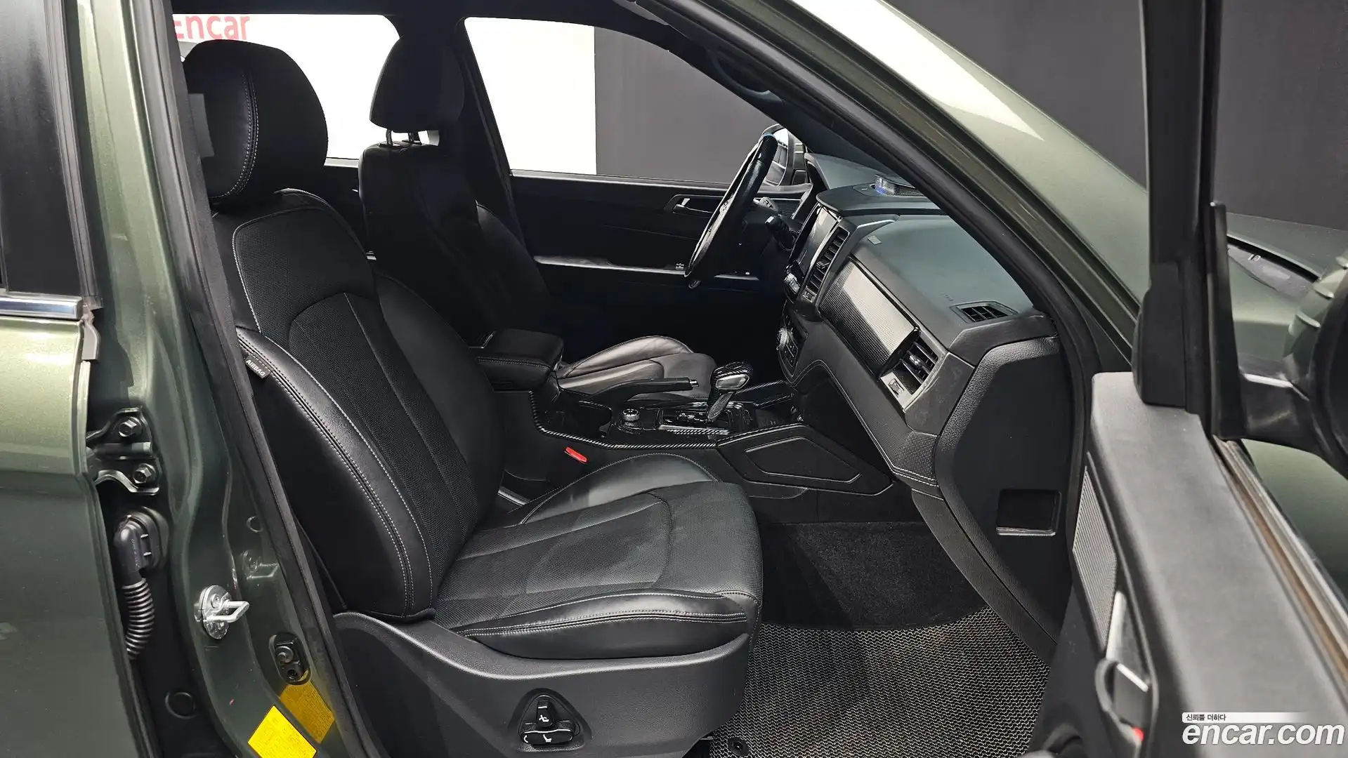 Rexton KG Mobility 2022.10-INNER-036