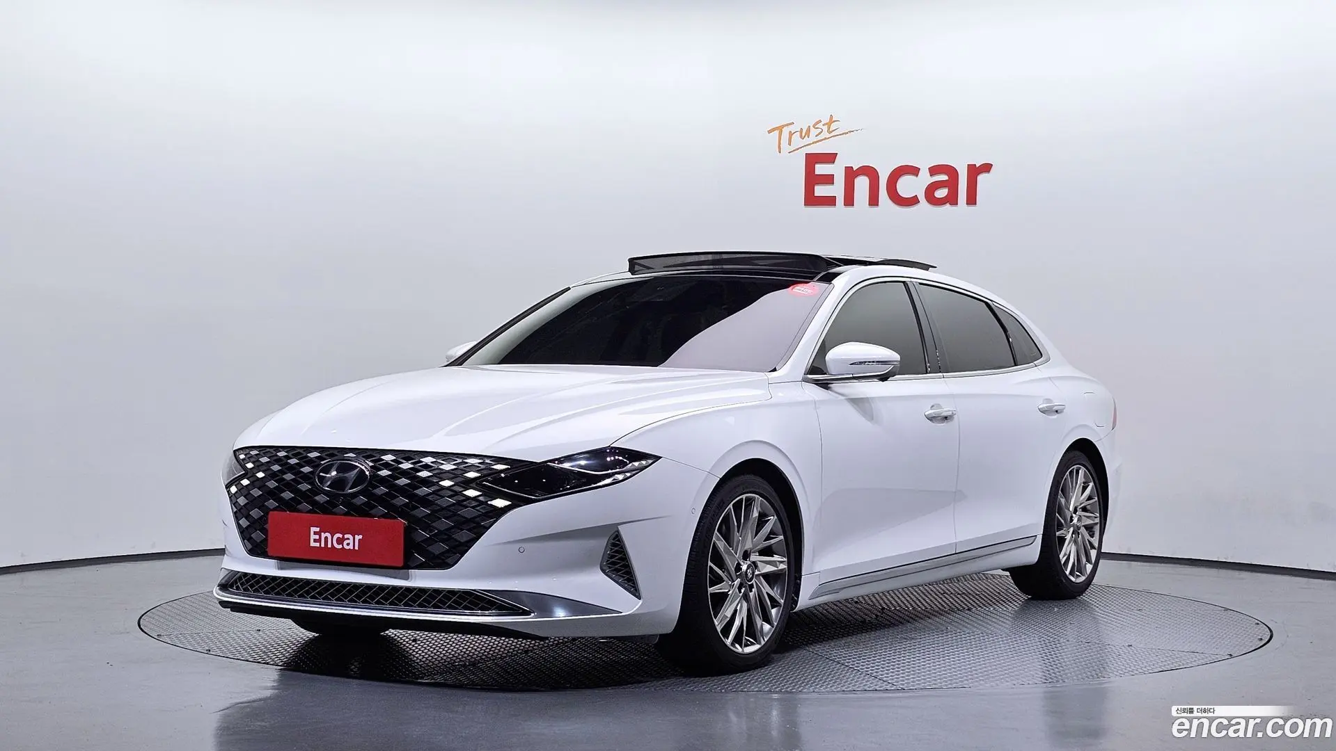 Main__Slider__Photo:Grandeur Hyundai 2020.4-0