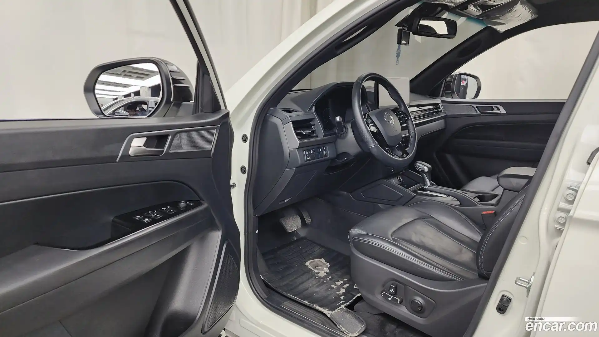 Rexton KG Mobility 2025.0-INNER-010