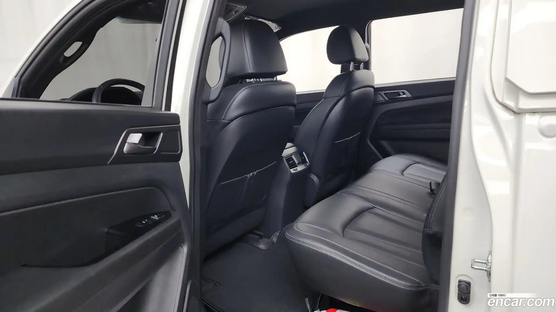 Rexton KG Mobility 2025.0-INNER-036