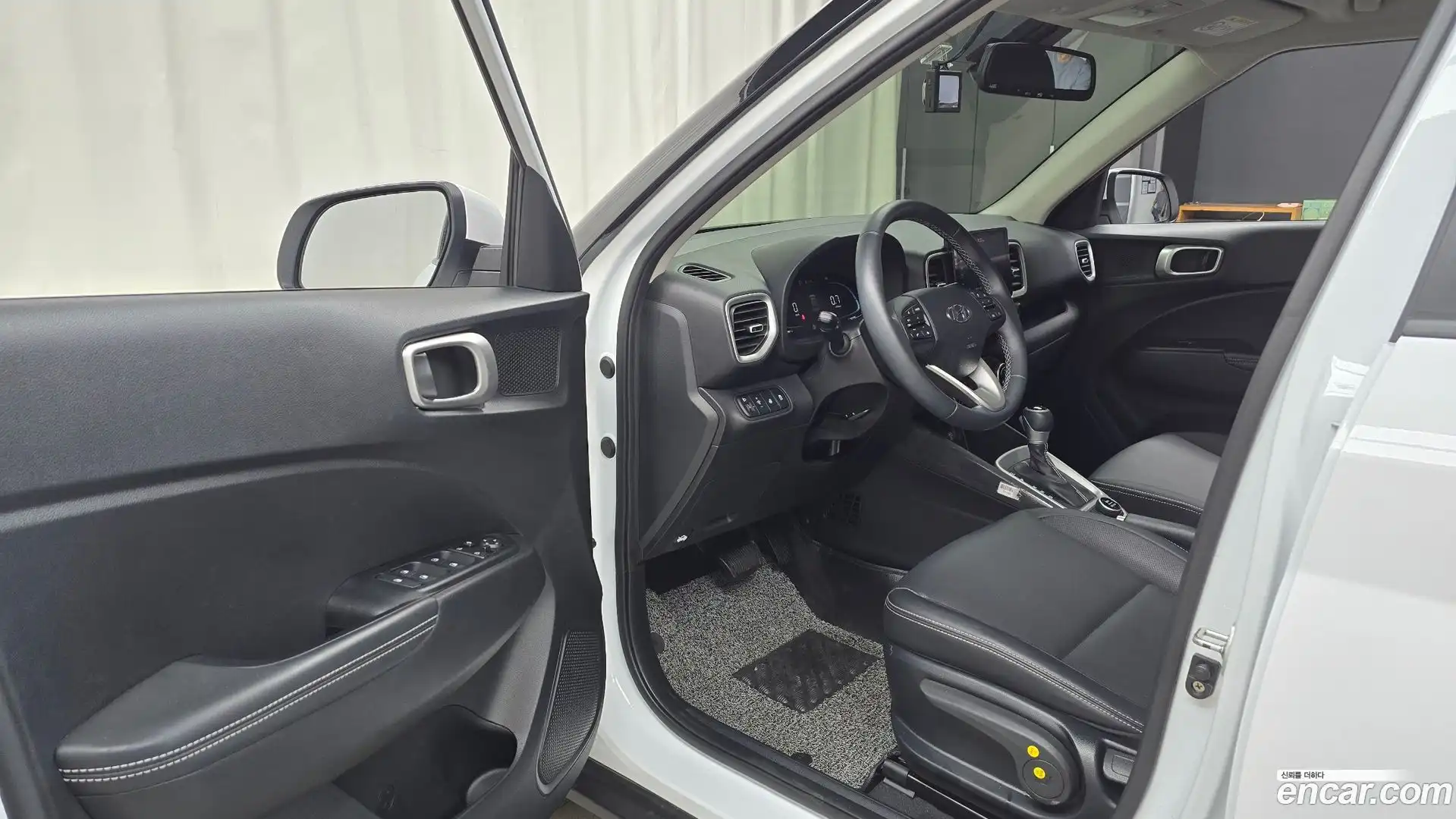 Venue Hyundai 2023.0-INNER-010