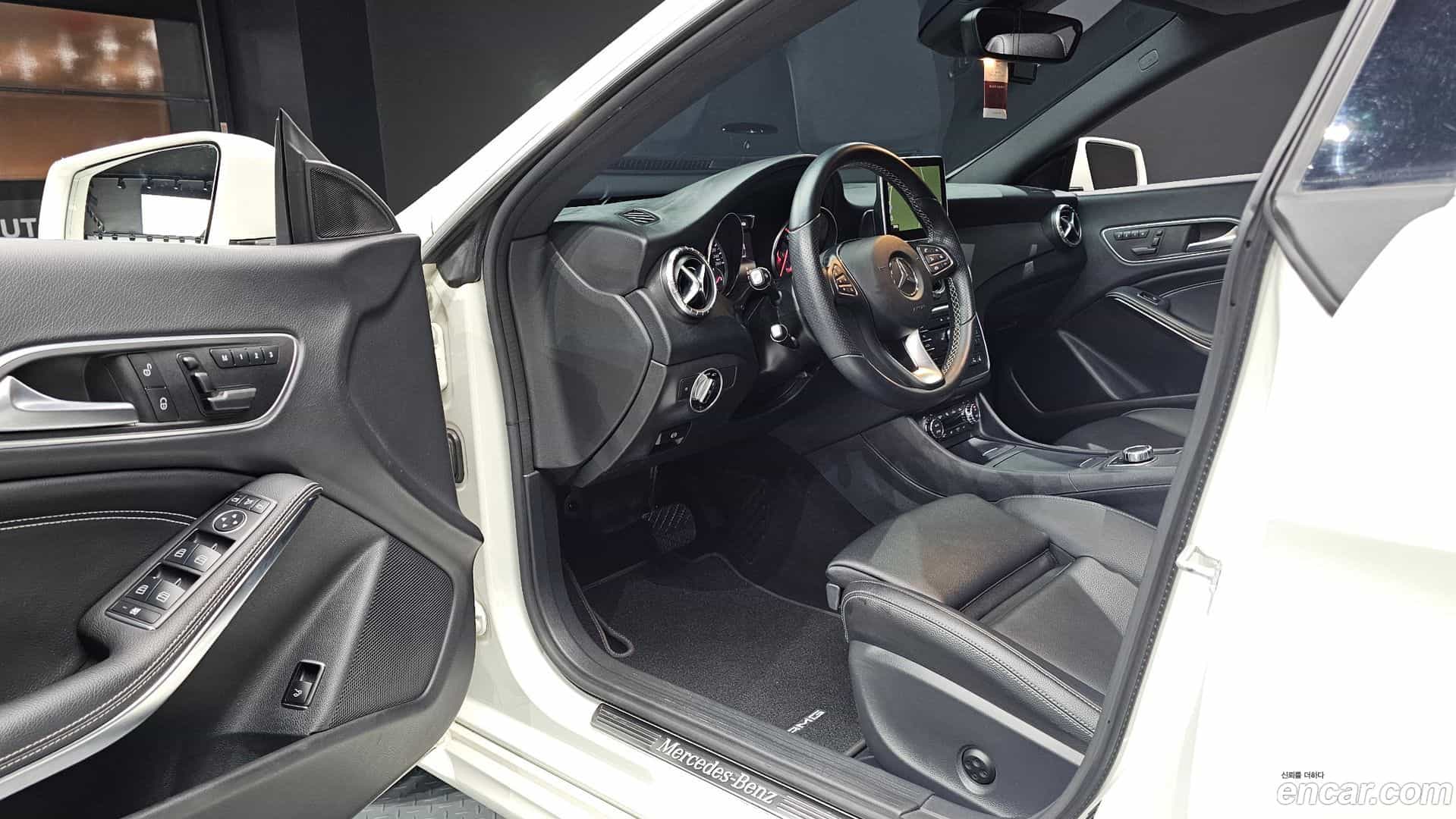 CLA-Class Mercedes-Benz 2016.5-INNER-010