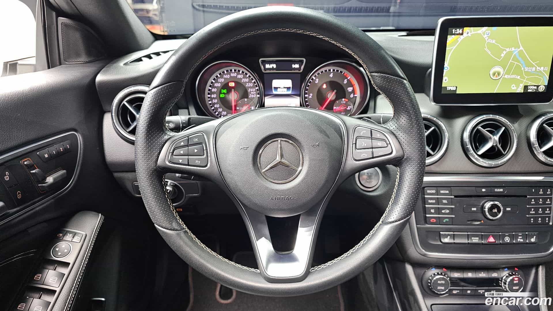CLA-Class Mercedes-Benz 2016.5-OPTION-017