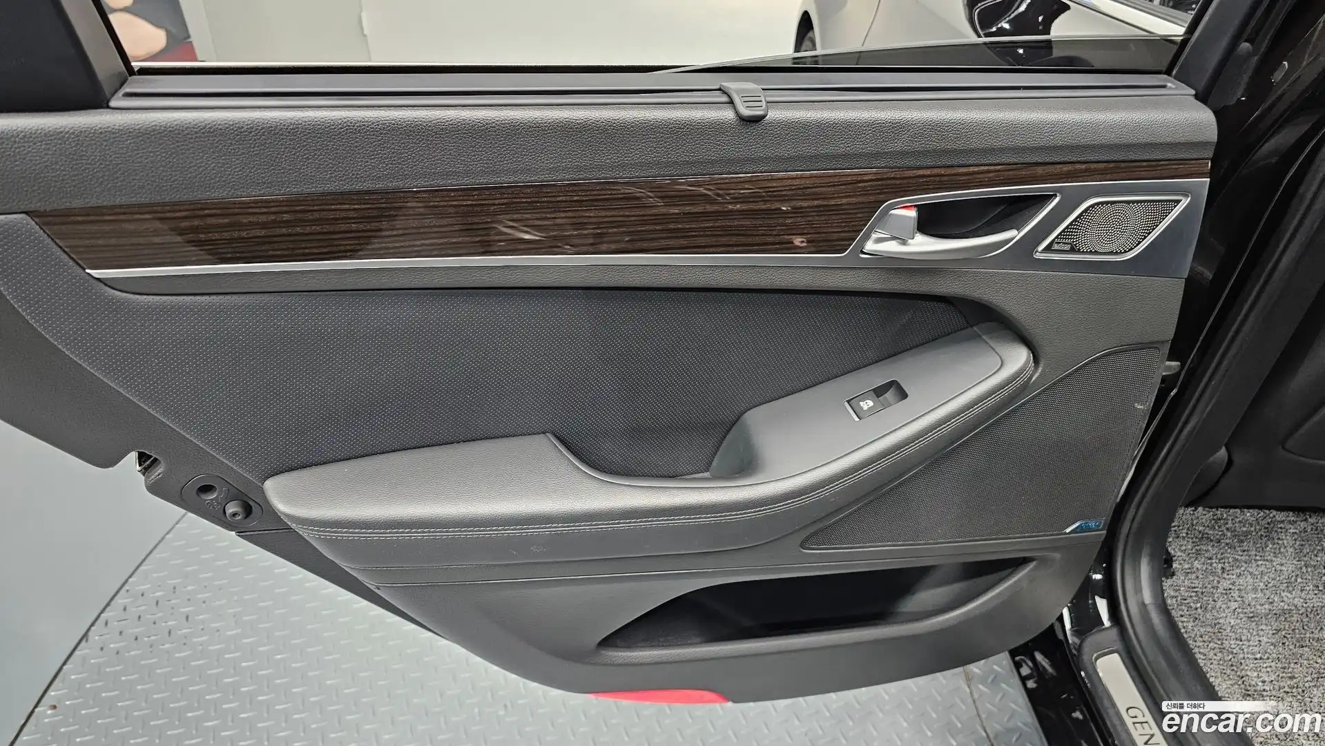 G80 Genesis 2018.8-INNER-035