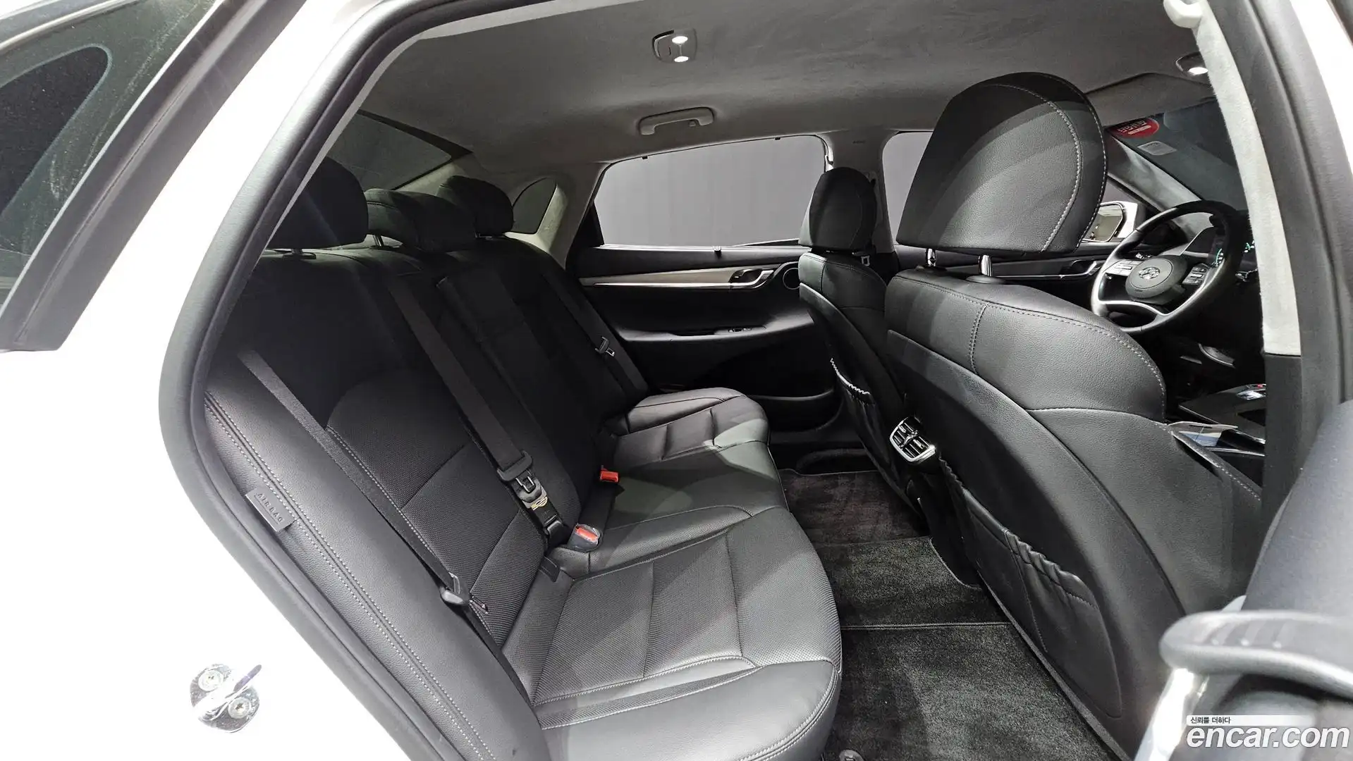 Grandeur Hyundai 2022.5-OPTION-015