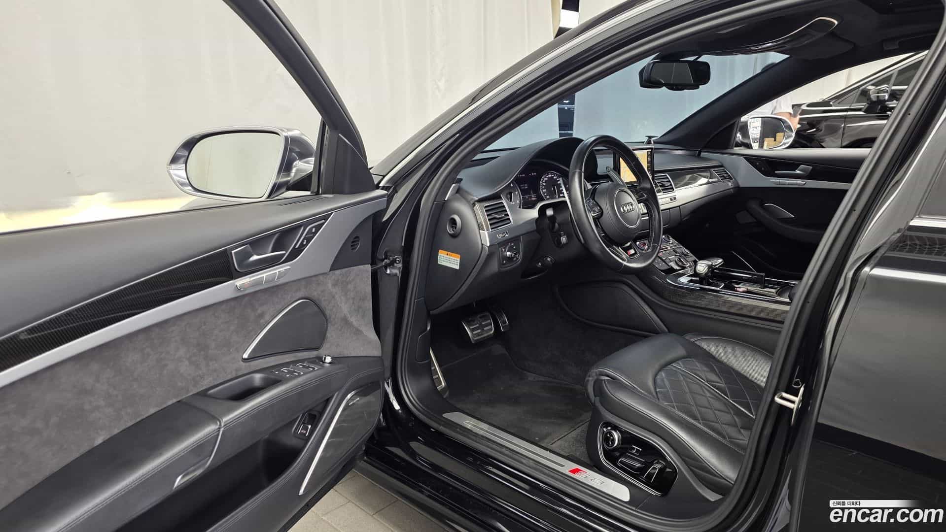 S8 Audi 2014.1-INNER-010