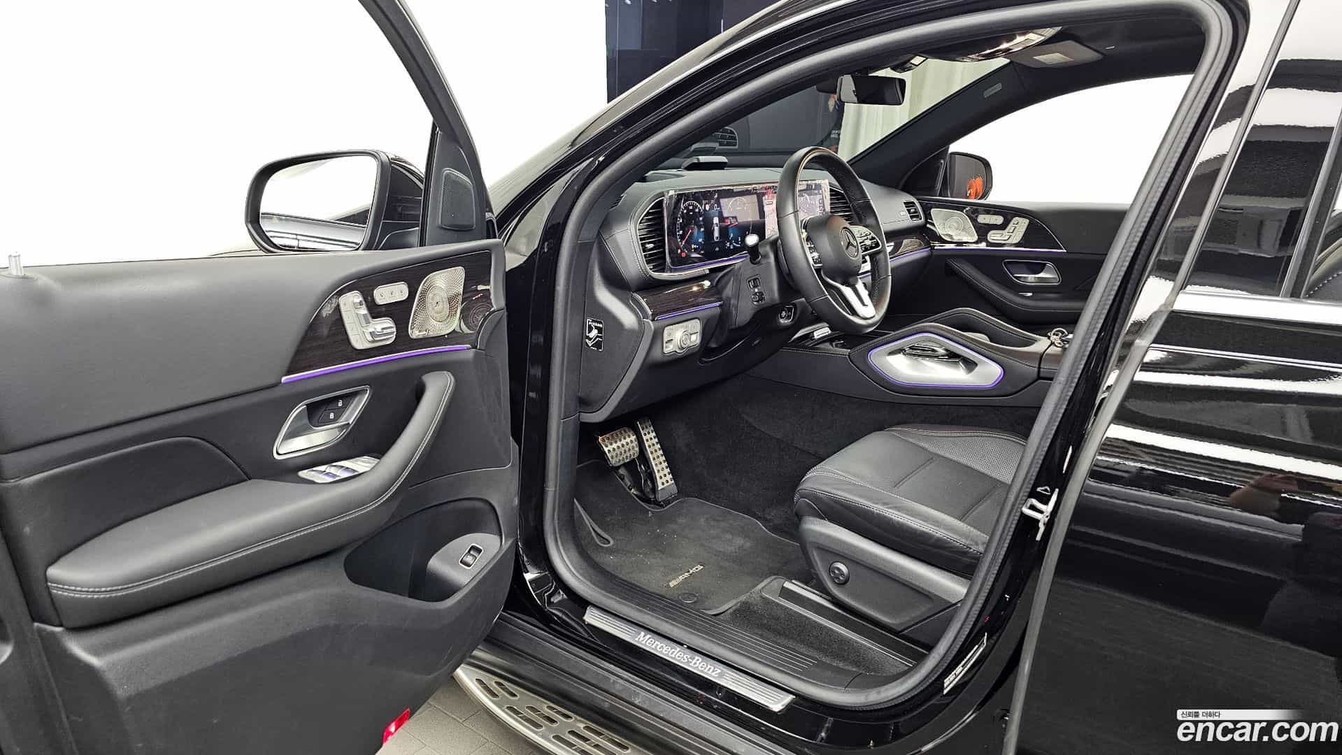 GLE-Class Mercedes-Benz 2021.11-INNER-010