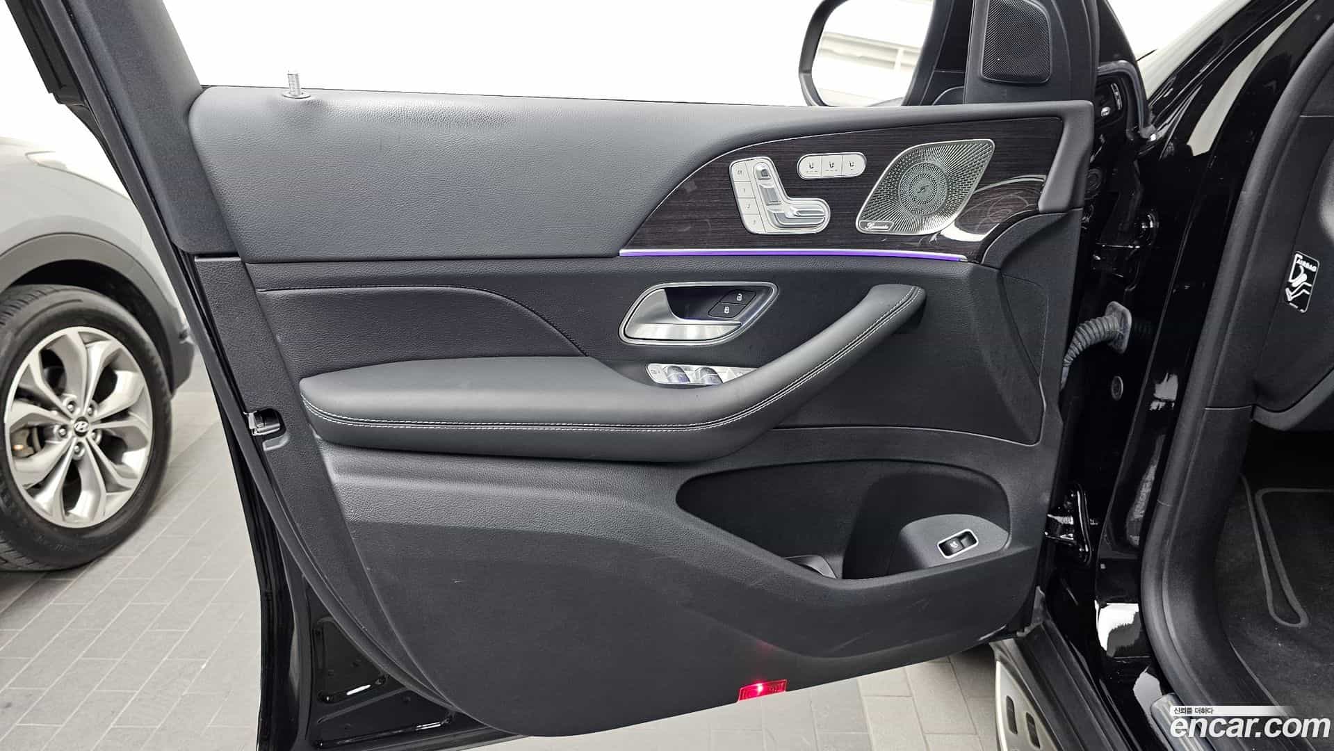 GLE-Class Mercedes-Benz 2021.11-INNER-034