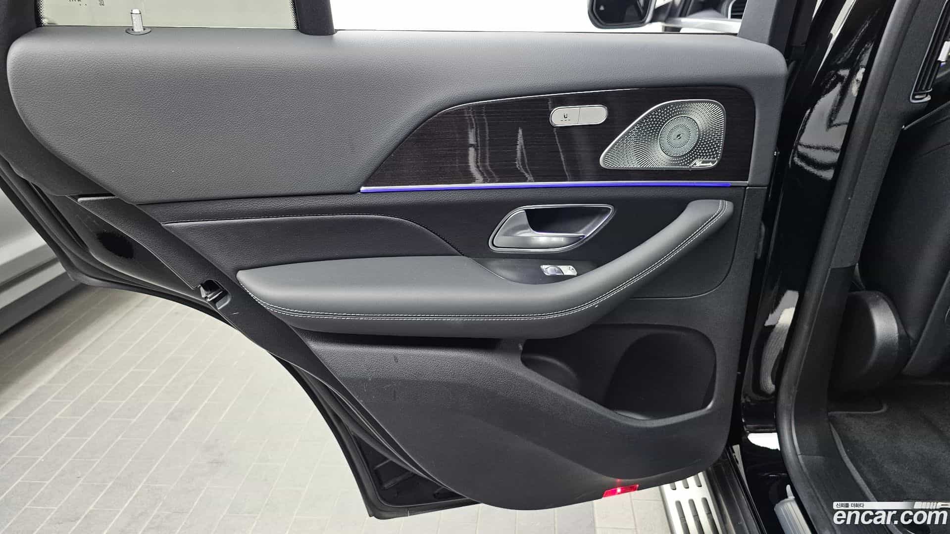 GLE-Class Mercedes-Benz 2021.11-INNER-035