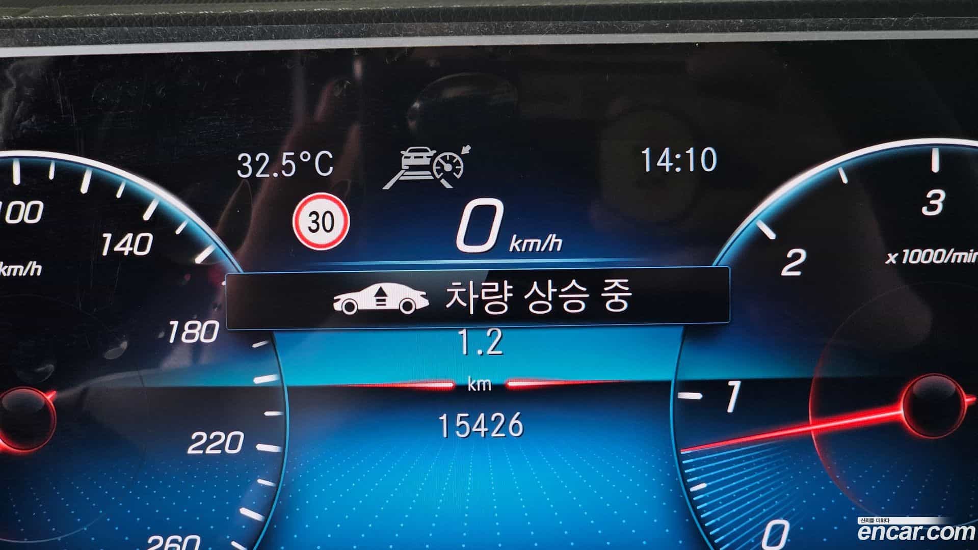 GLE-Class Mercedes-Benz 2021.11-OPTION-041