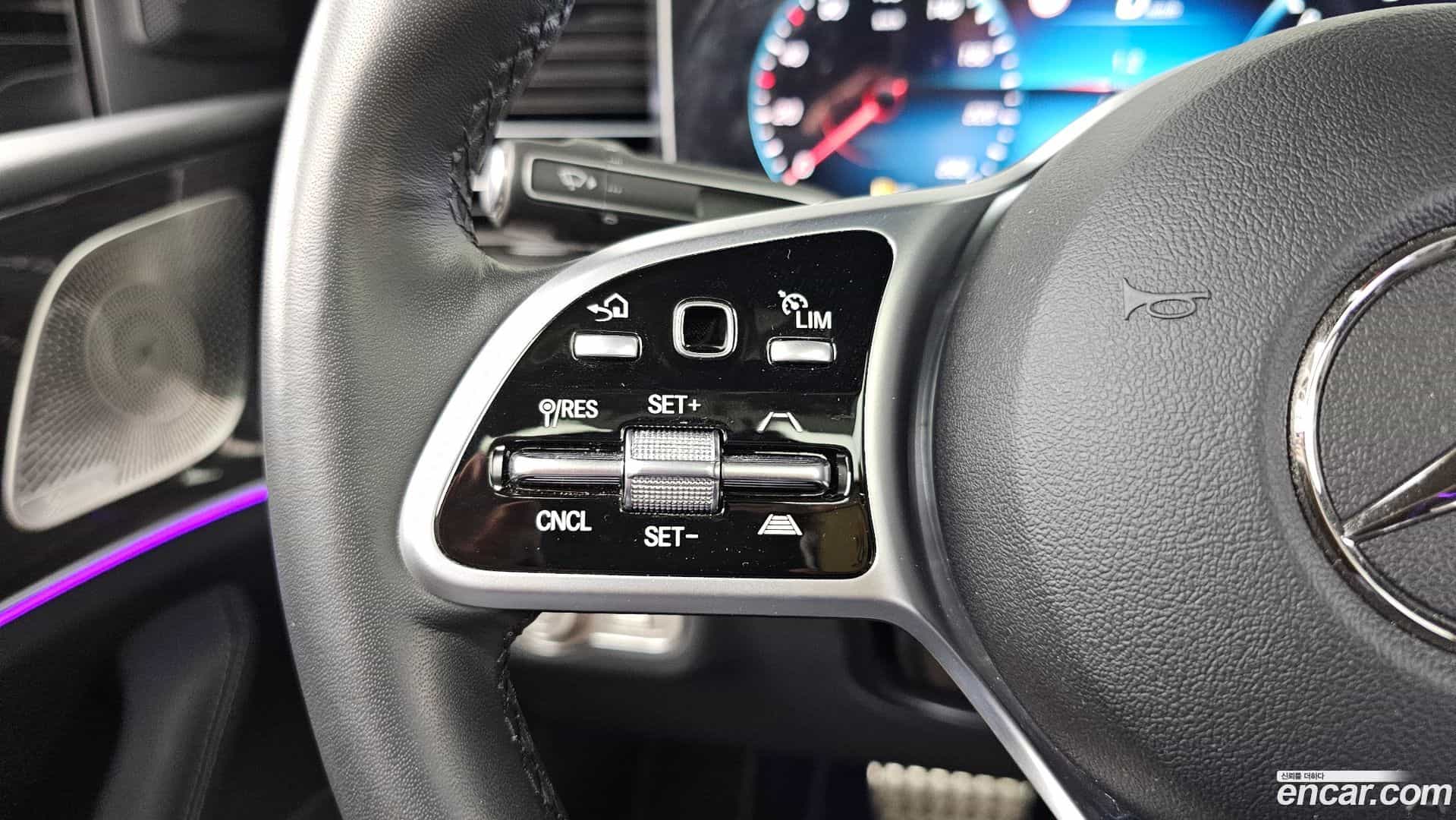 GLE-Class Mercedes-Benz 2021.11-OPTION-044