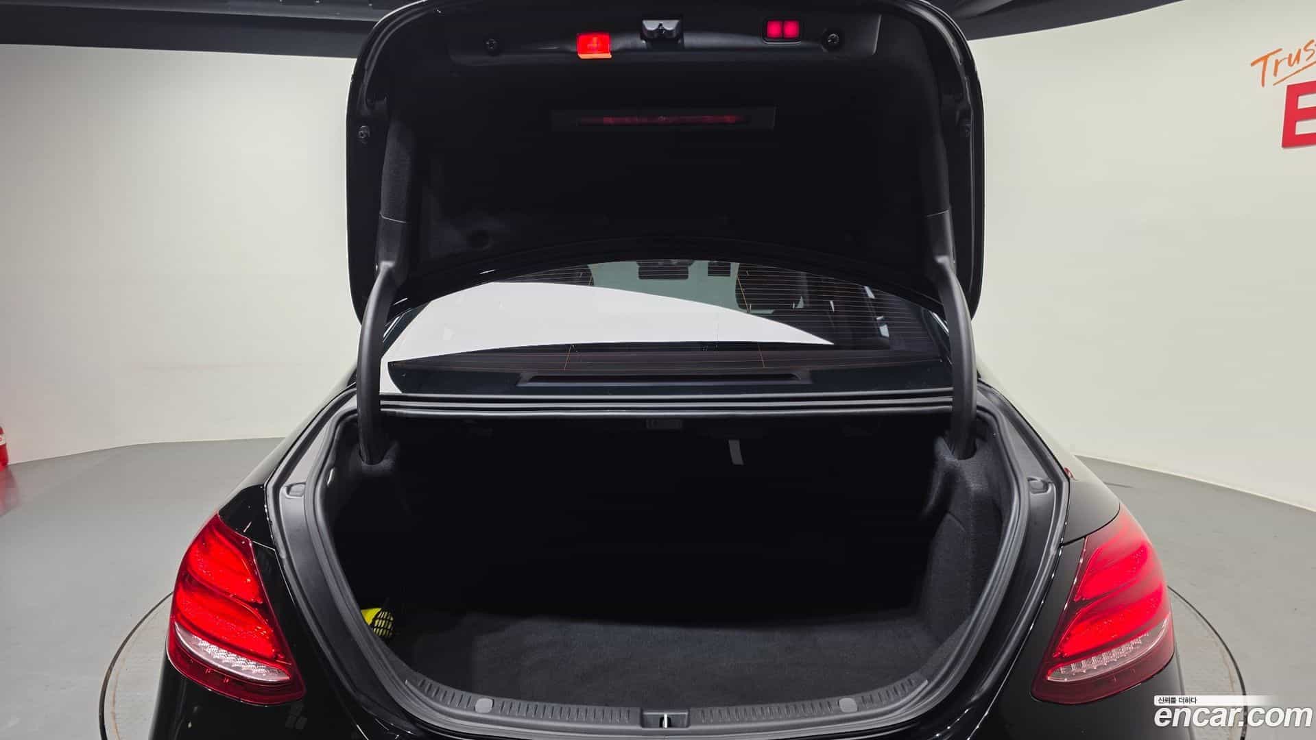 E-Class Mercedes-Benz 2017.5-OPTION-024