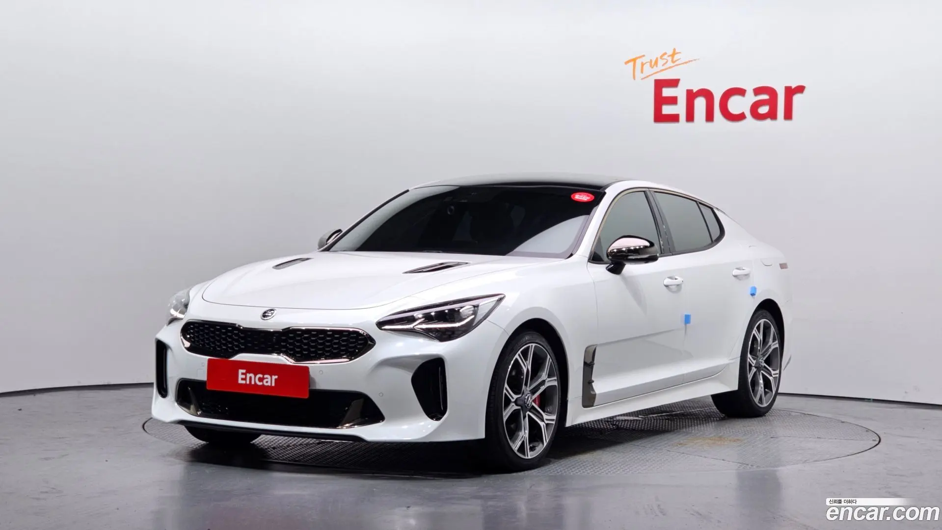 Main__Slider__Photo:Stinger Kia 2019.8-0