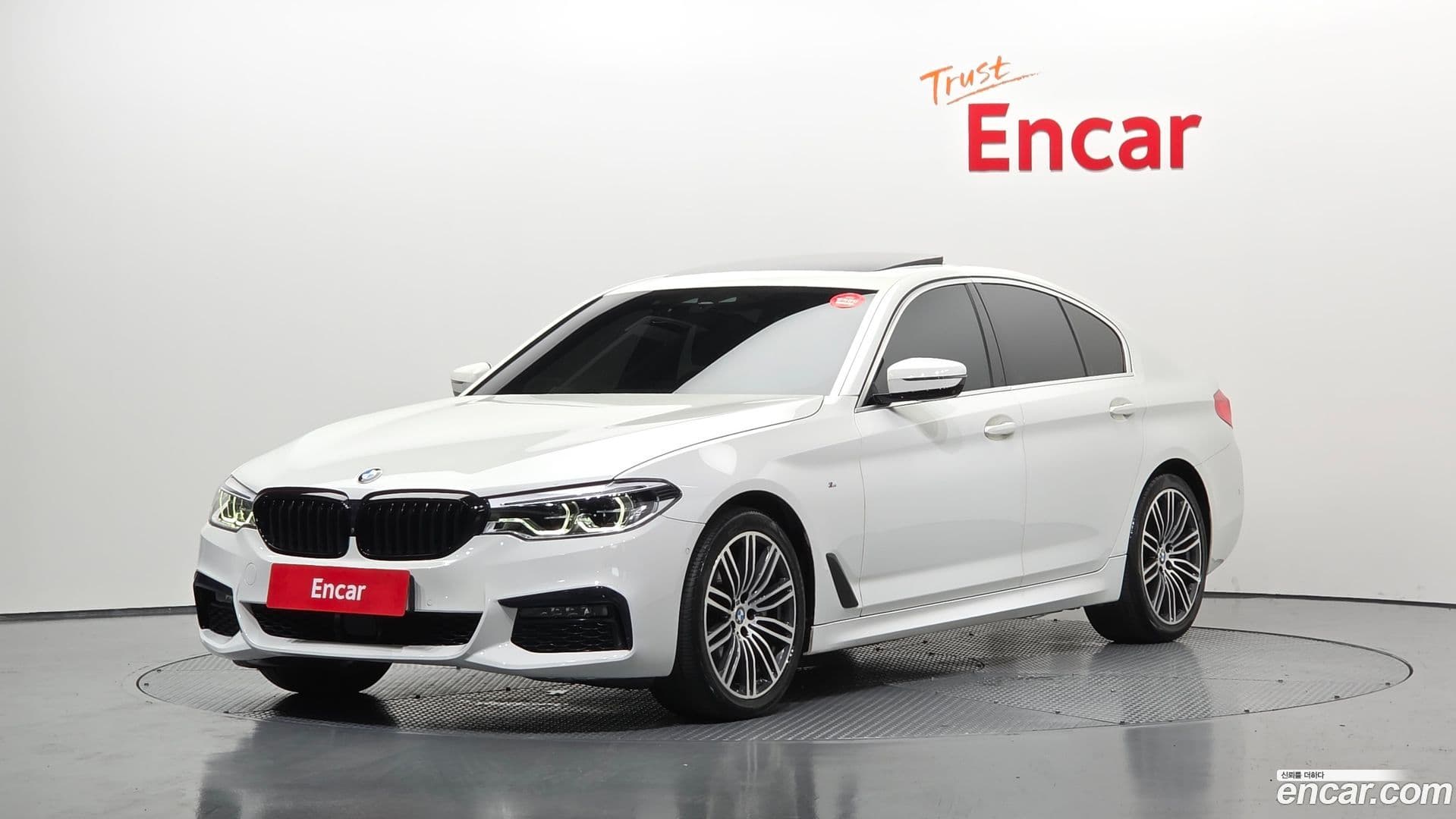 Main__Slider__Photo:5-Series BMW 2019.10-0