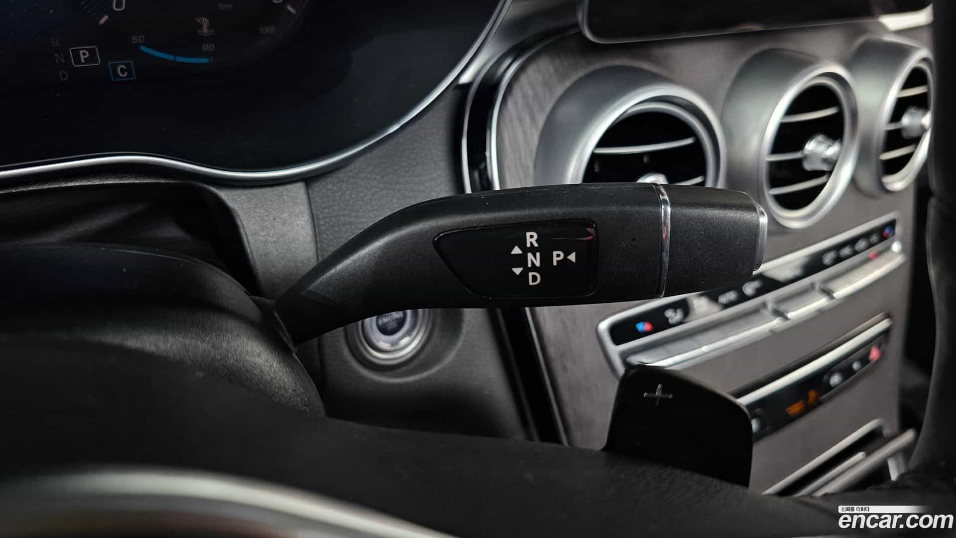 GLC-Class Mercedes-Benz 2022.5-INNER-009