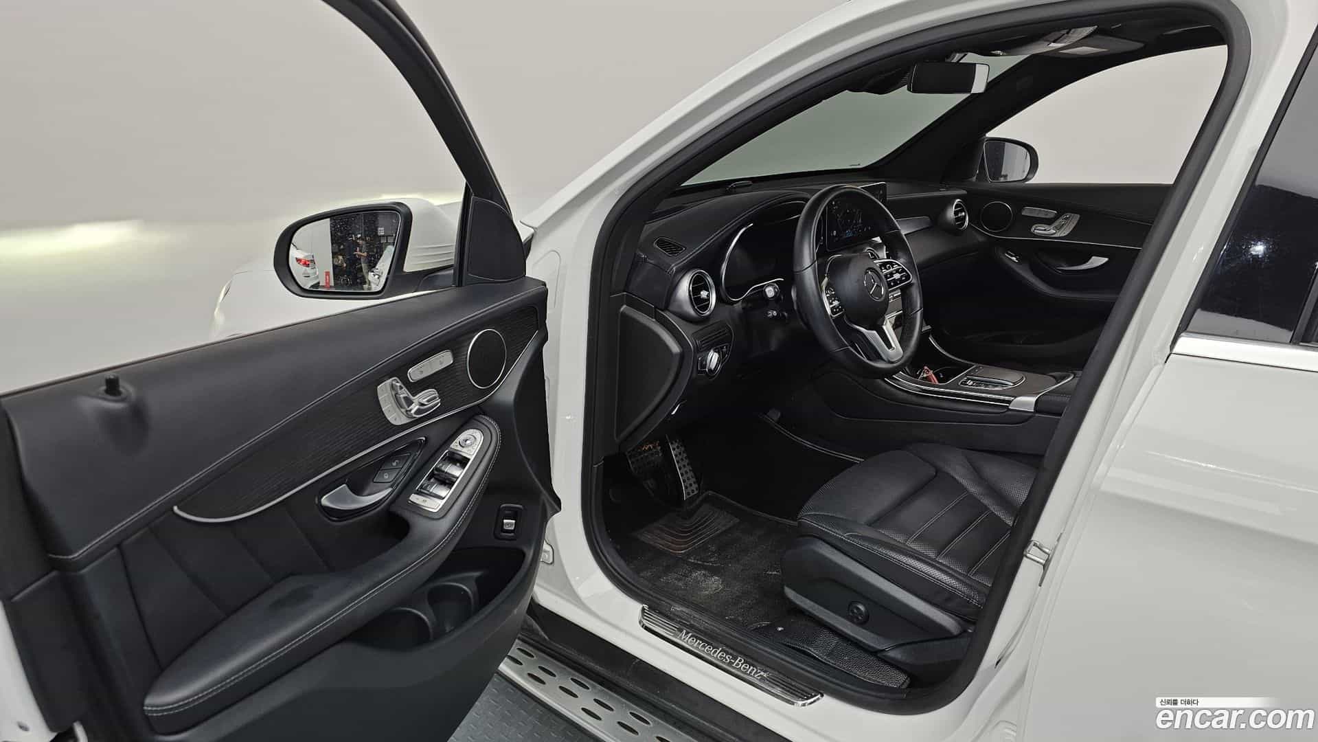 GLC-Class Mercedes-Benz 2022.5-INNER-010