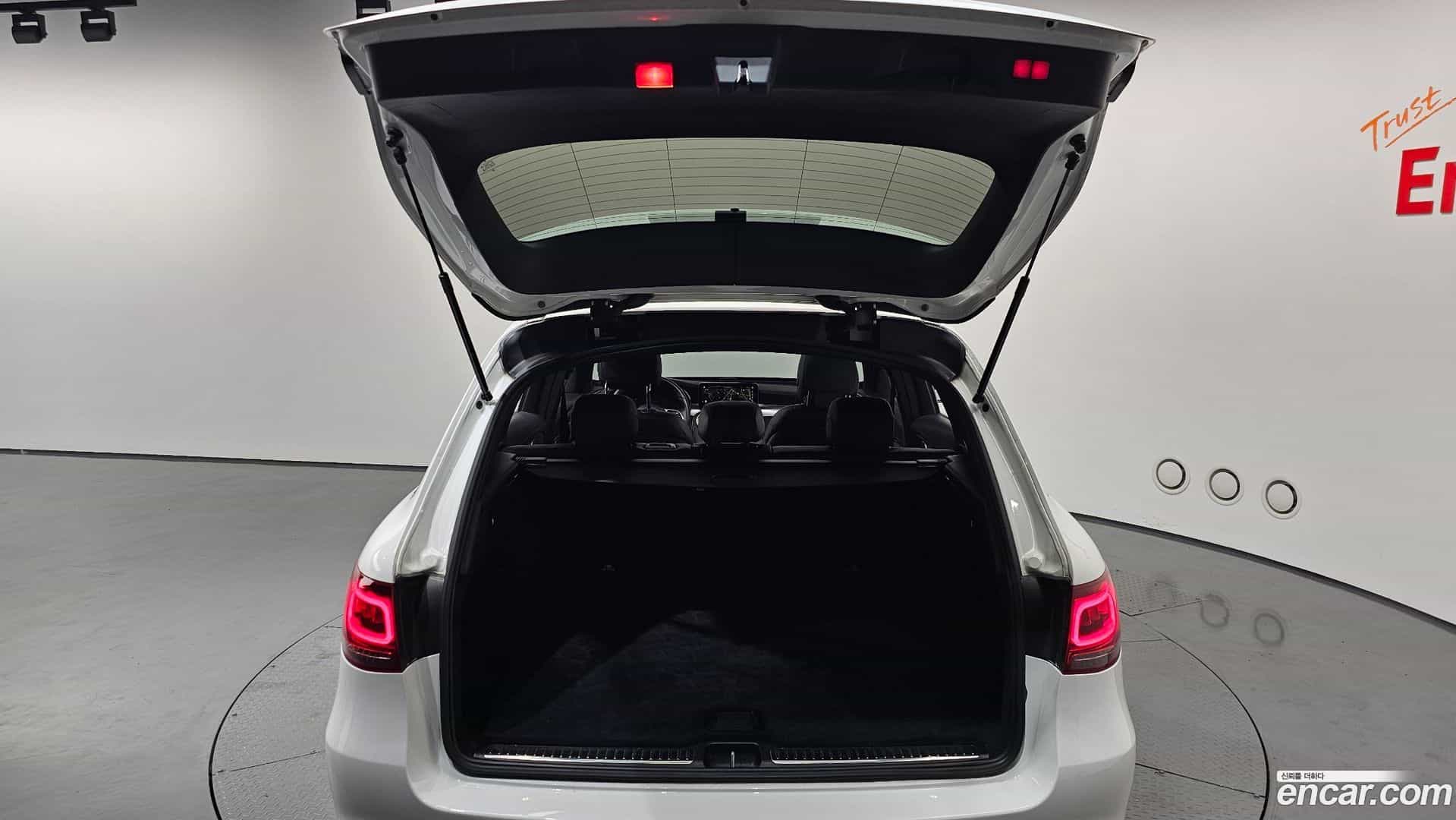 GLC-Class Mercedes-Benz 2022.5-OPTION-024
