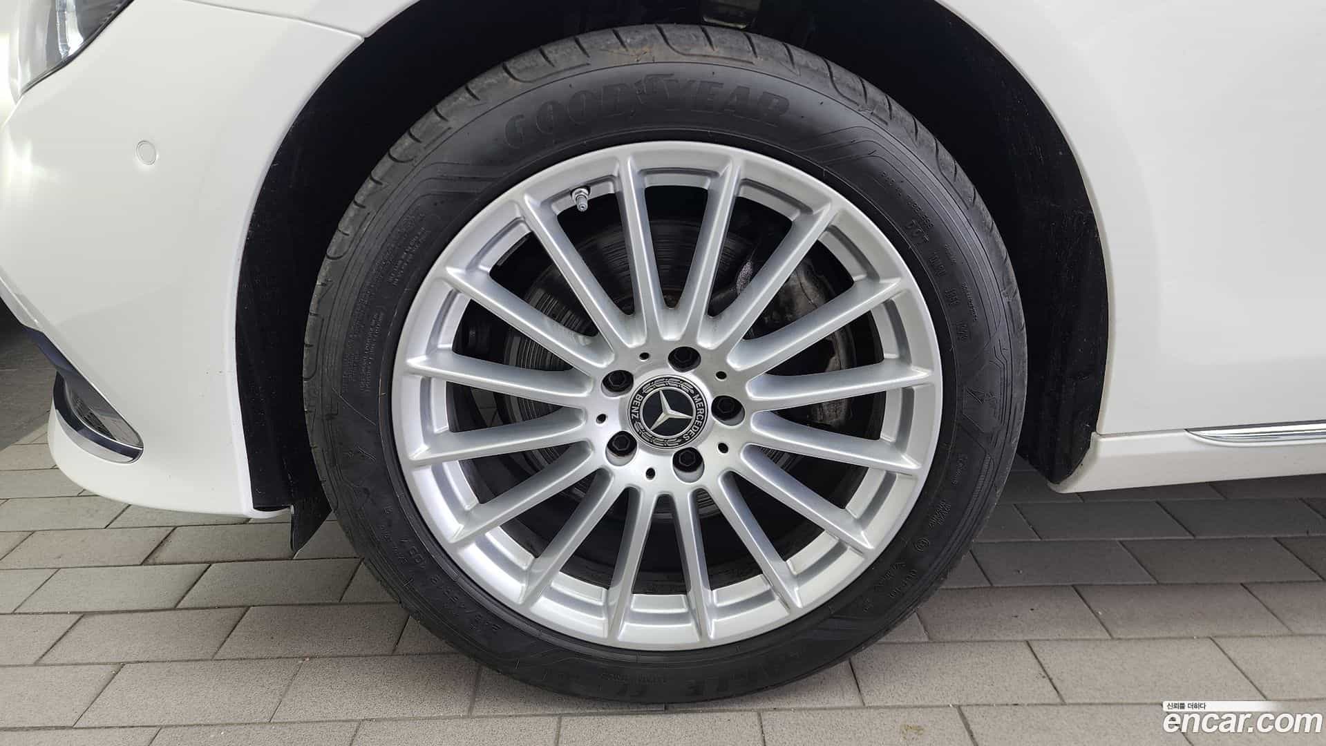 E-Class Mercedes-Benz 2023.7-OUTER-005